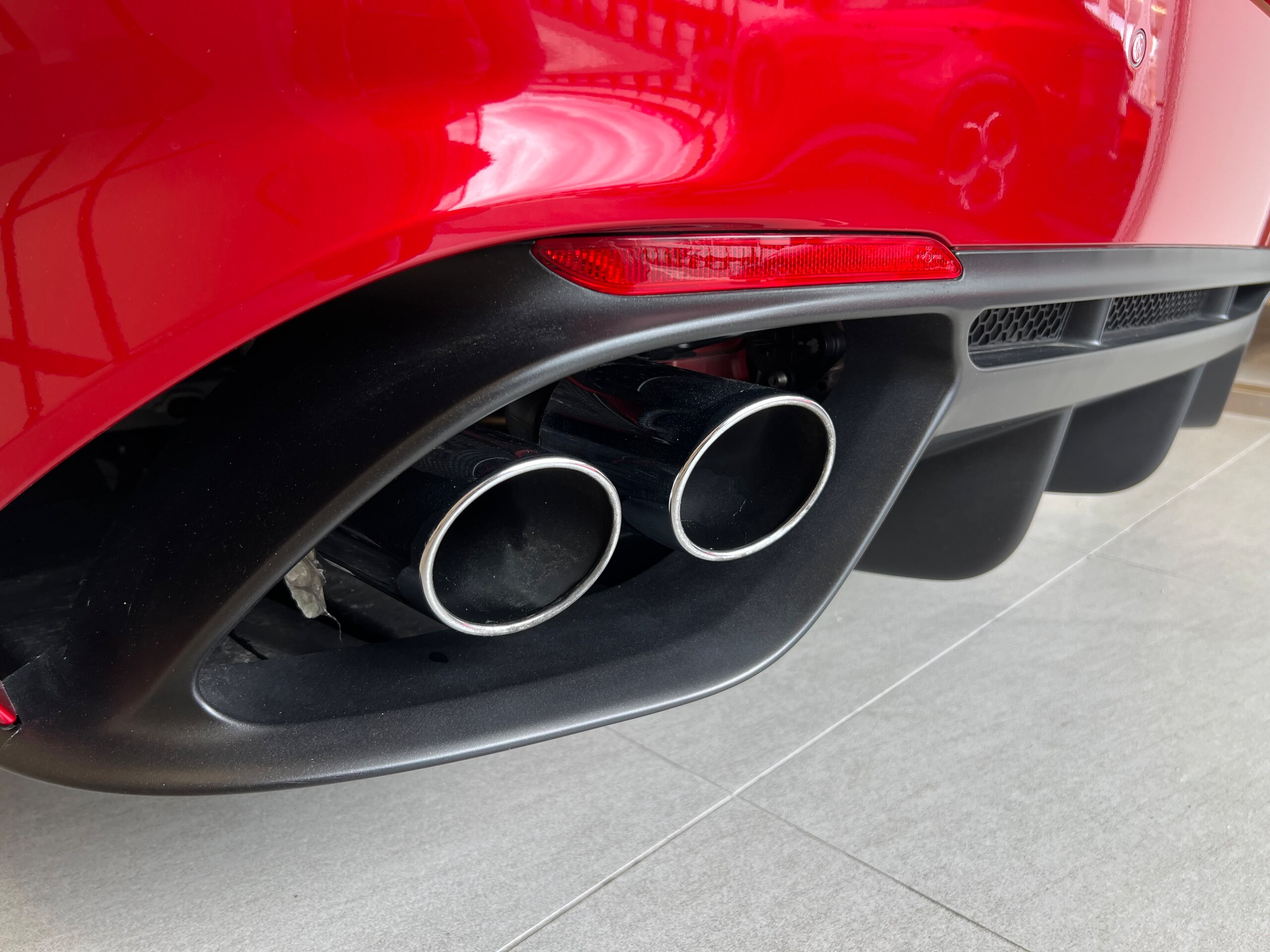 2025 Alfa Romeo Giulia Quadrifoglio — Photo 24 / 53