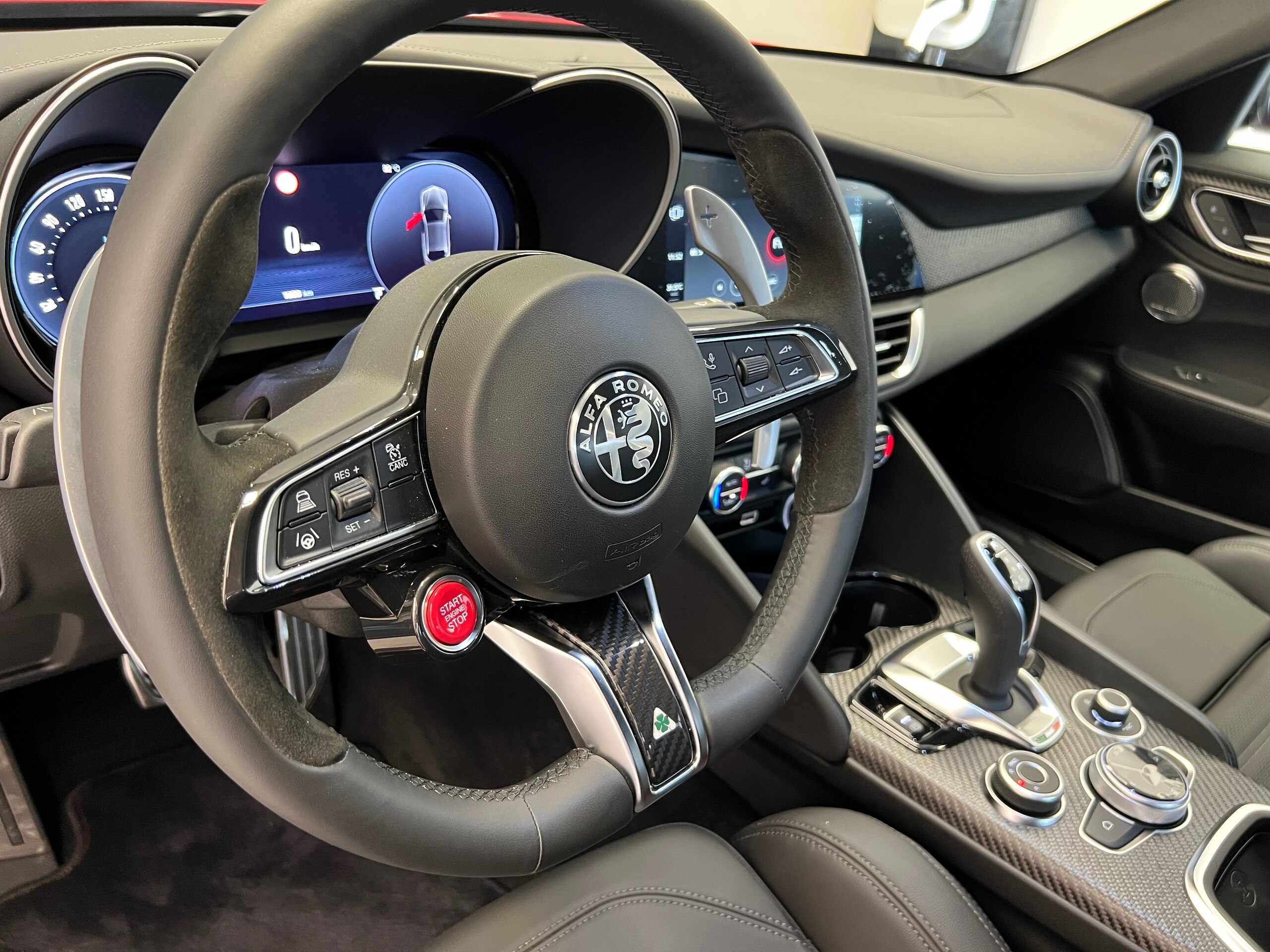 2025 Alfa Romeo Giulia Quadrifoglio — Photo 35 / 53