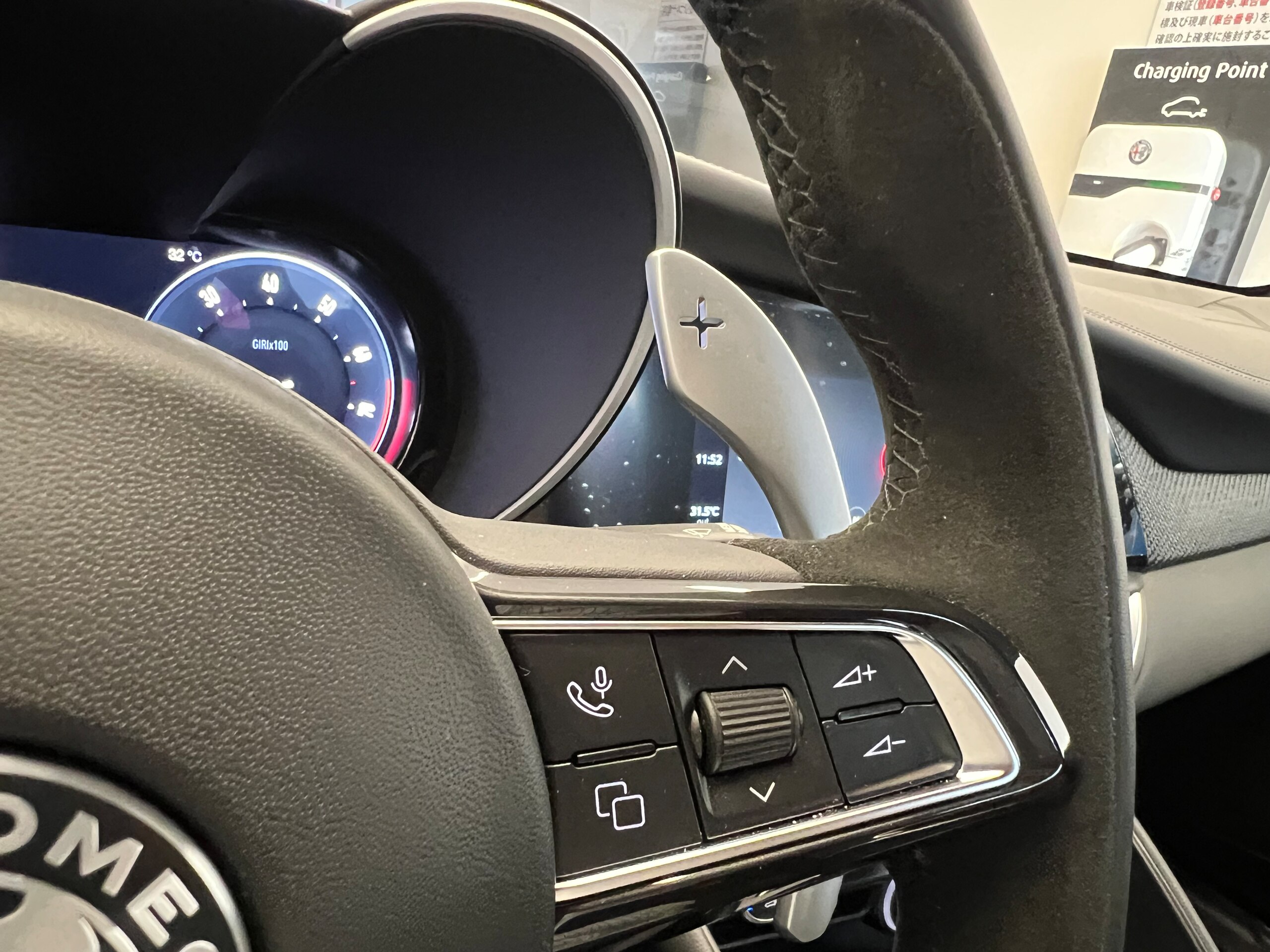 2025 Alfa Romeo Giulia Quadrifoglio — Photo 39 / 53
