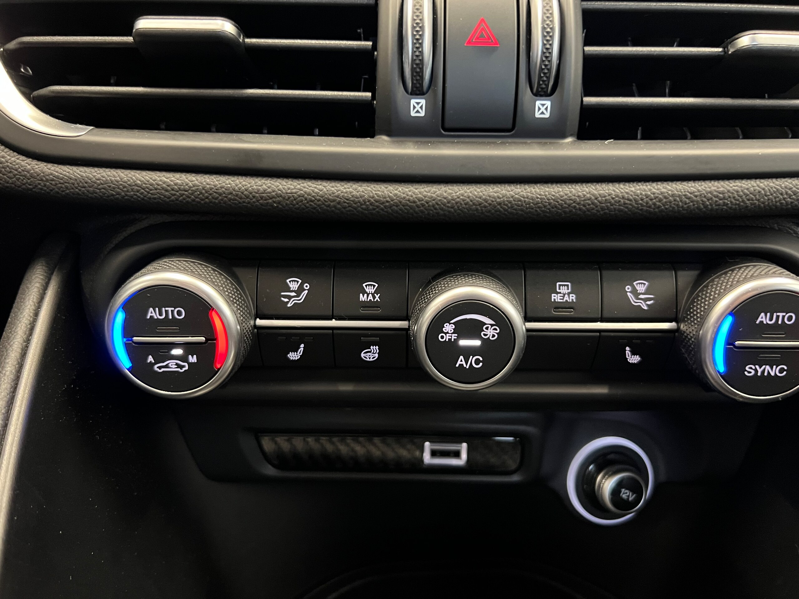 2025 Alfa Romeo Giulia Quadrifoglio — Photo 43 / 53
