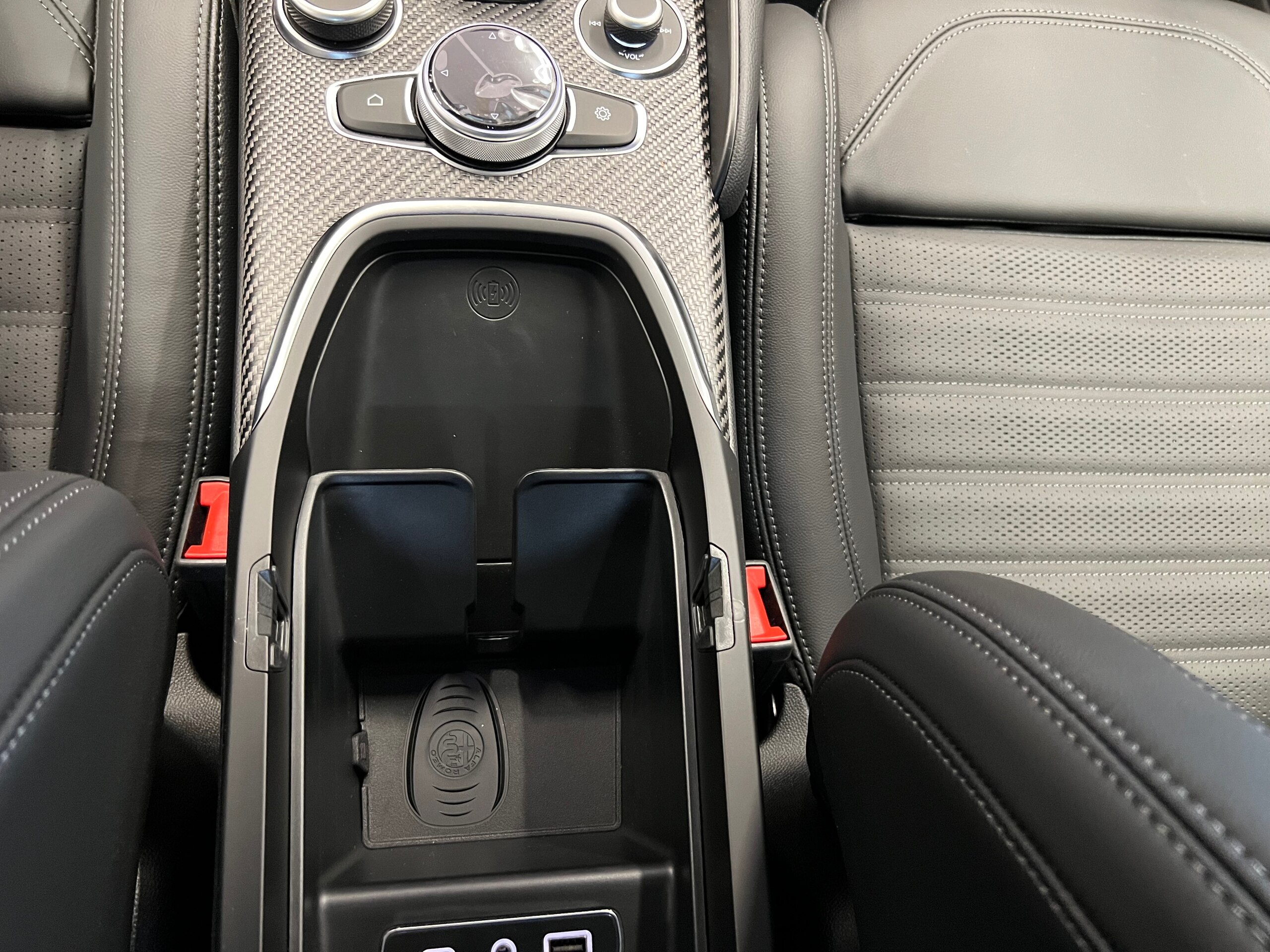 2025 Alfa Romeo Giulia Quadrifoglio — Photo 44 / 53