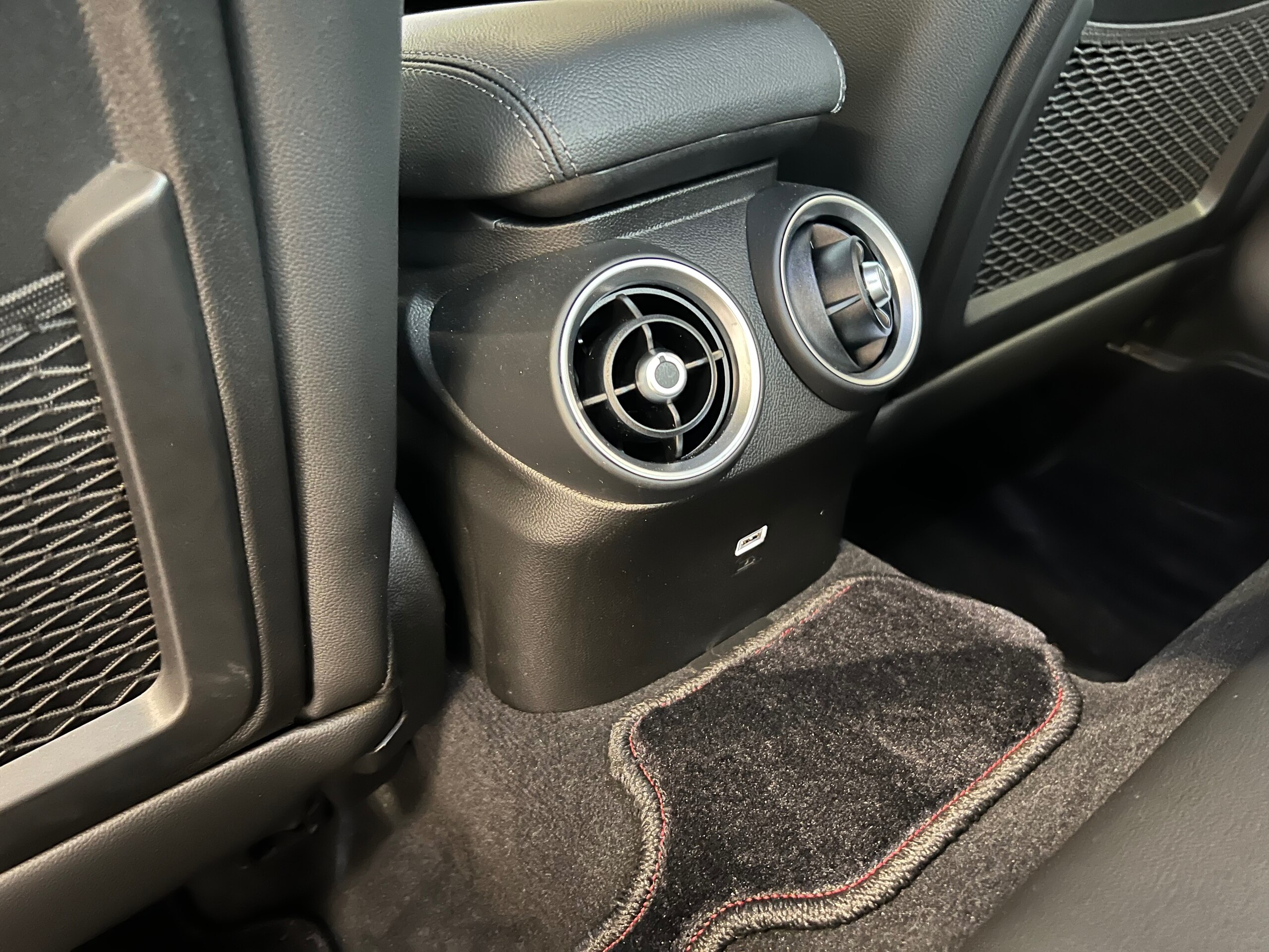 2025 Alfa Romeo Giulia Quadrifoglio — Photo 48 / 53