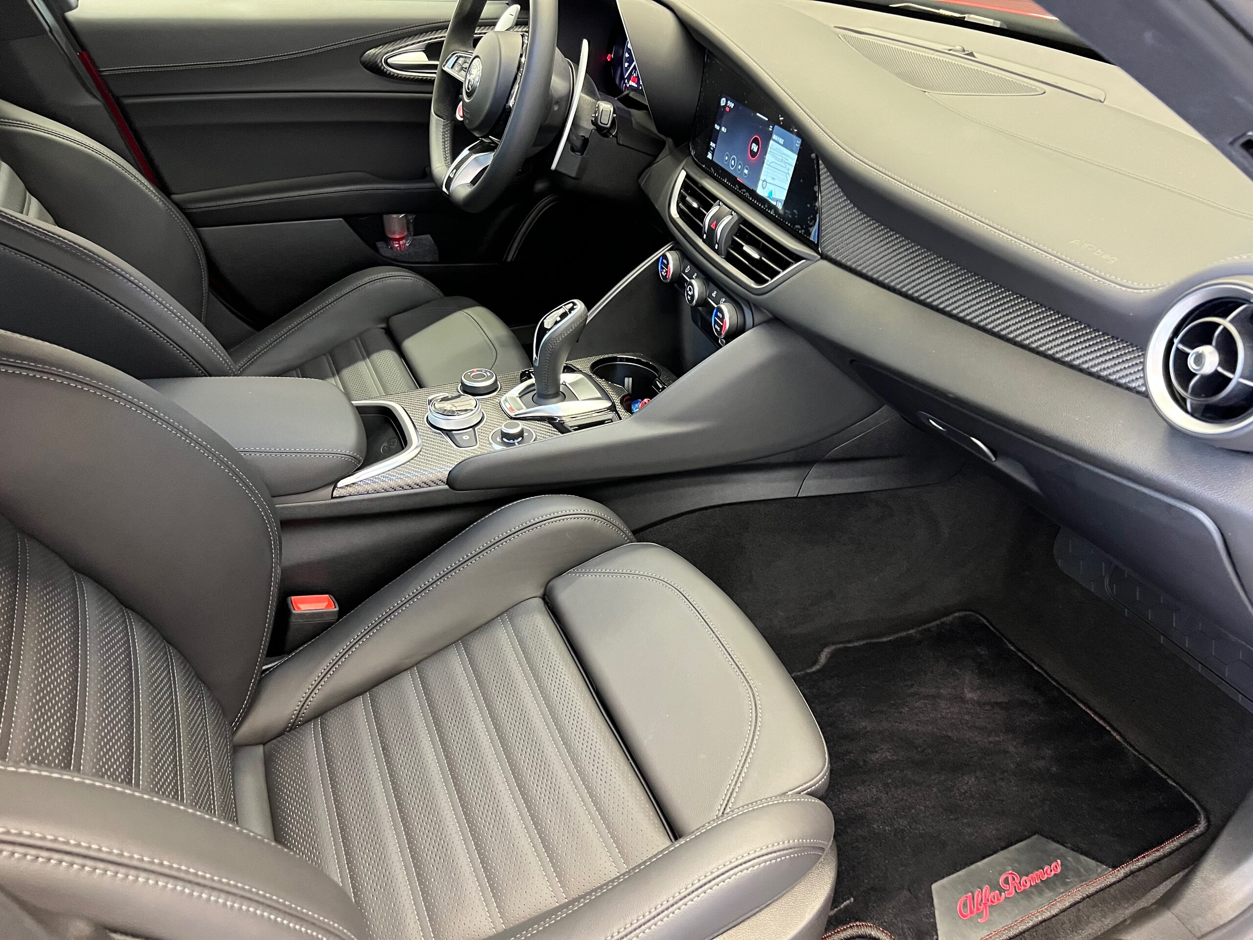 2025 Alfa Romeo Giulia Quadrifoglio — Photo 50 / 53