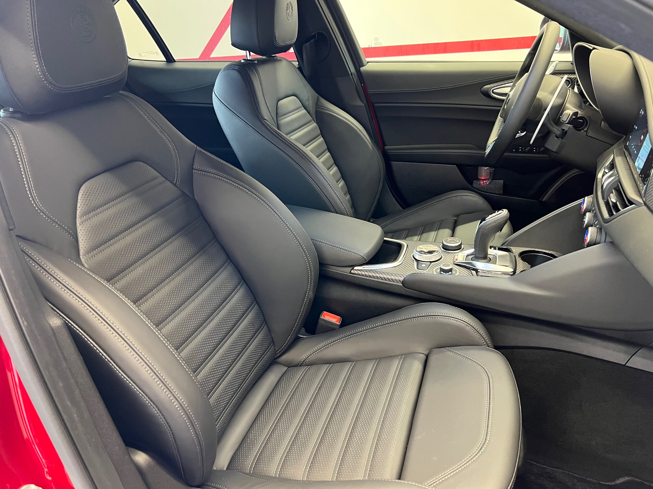 2025 Alfa Romeo Giulia Quadrifoglio — Photo 51 / 53