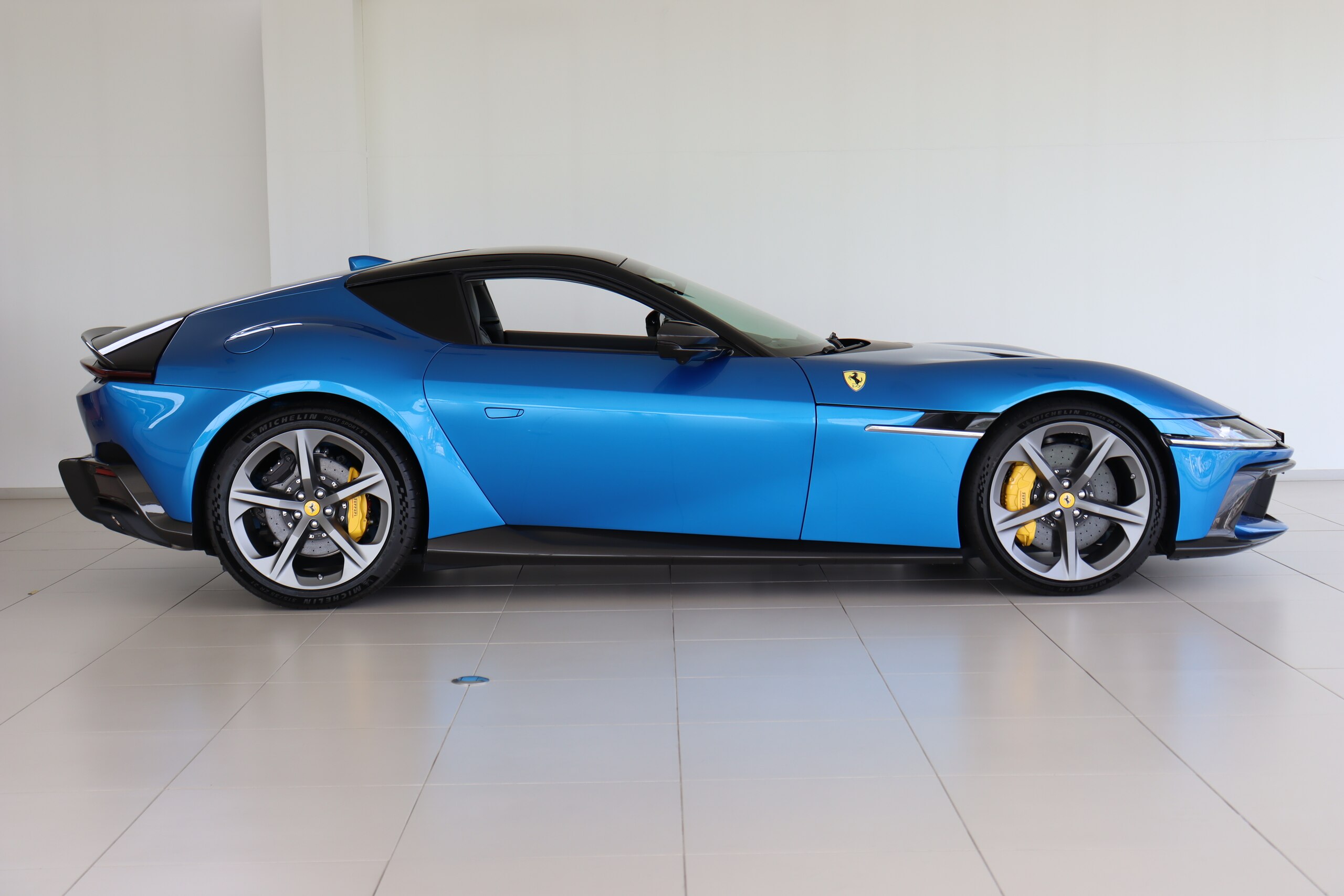 2025 Ferrari 12Cilindri — Photo 7 / 47