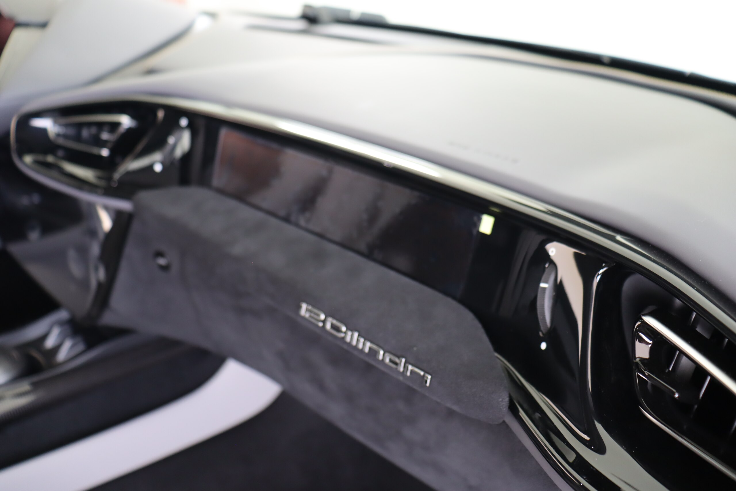 2025 Ferrari 12Cilindri — Photo 10 / 47