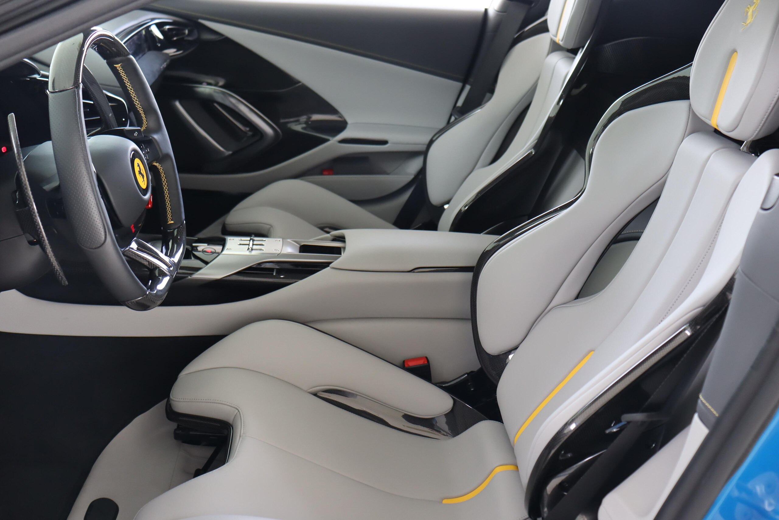 2025 Ferrari 12Cilindri — Photo 21 / 47