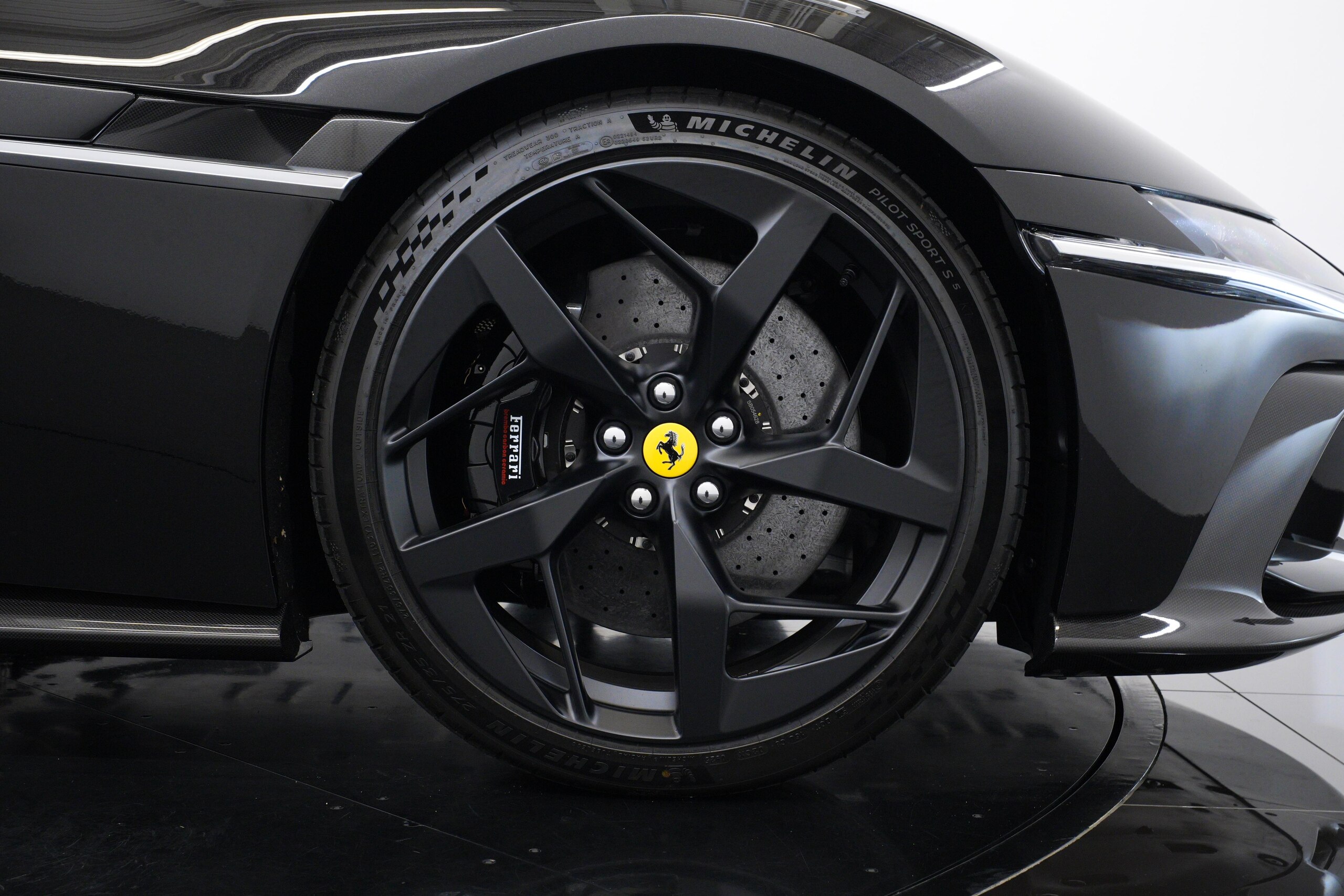 2025 Ferrari 12Cilindri — Photo 17 / 60