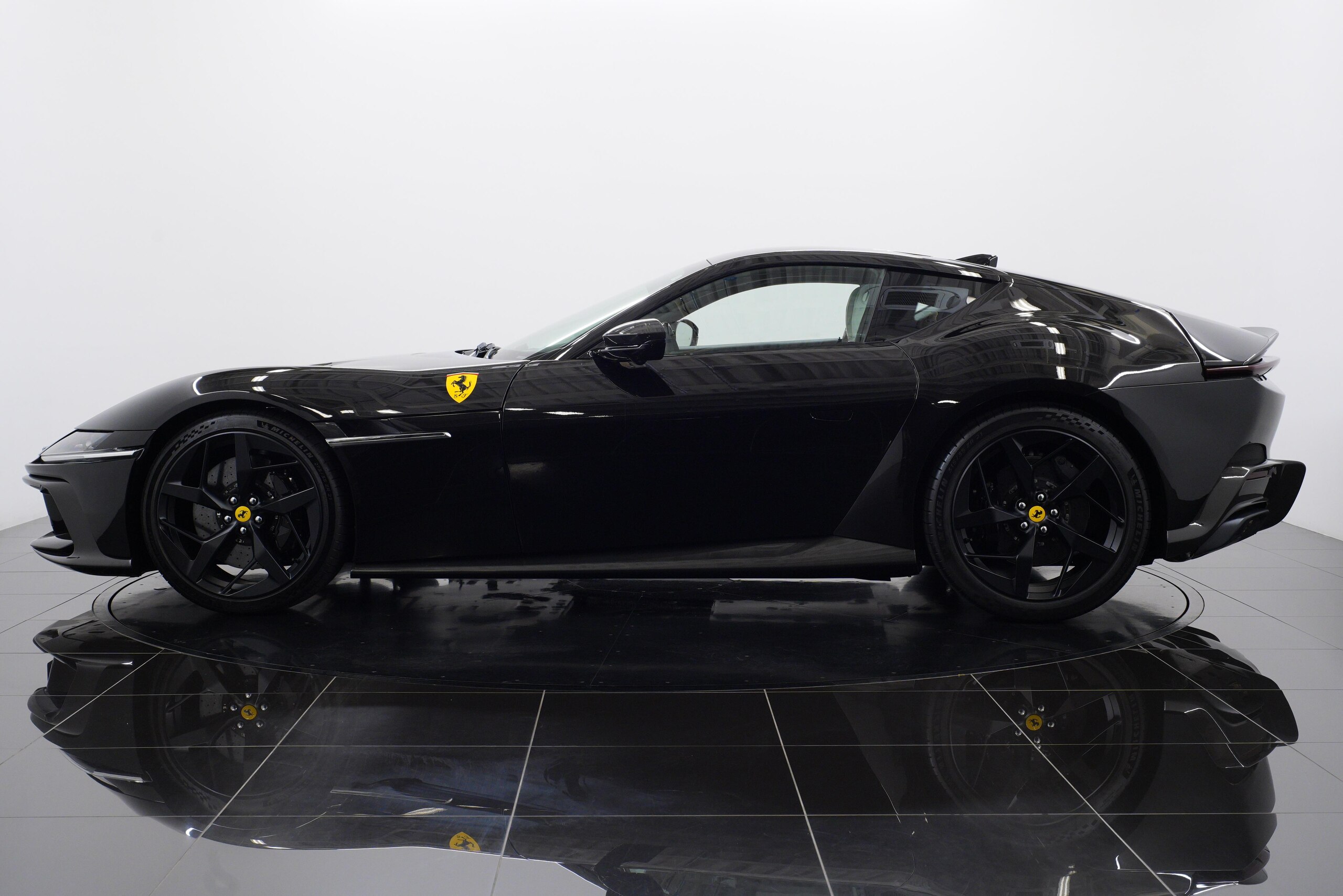 2025 Ferrari 12Cilindri — Photo 19 / 60