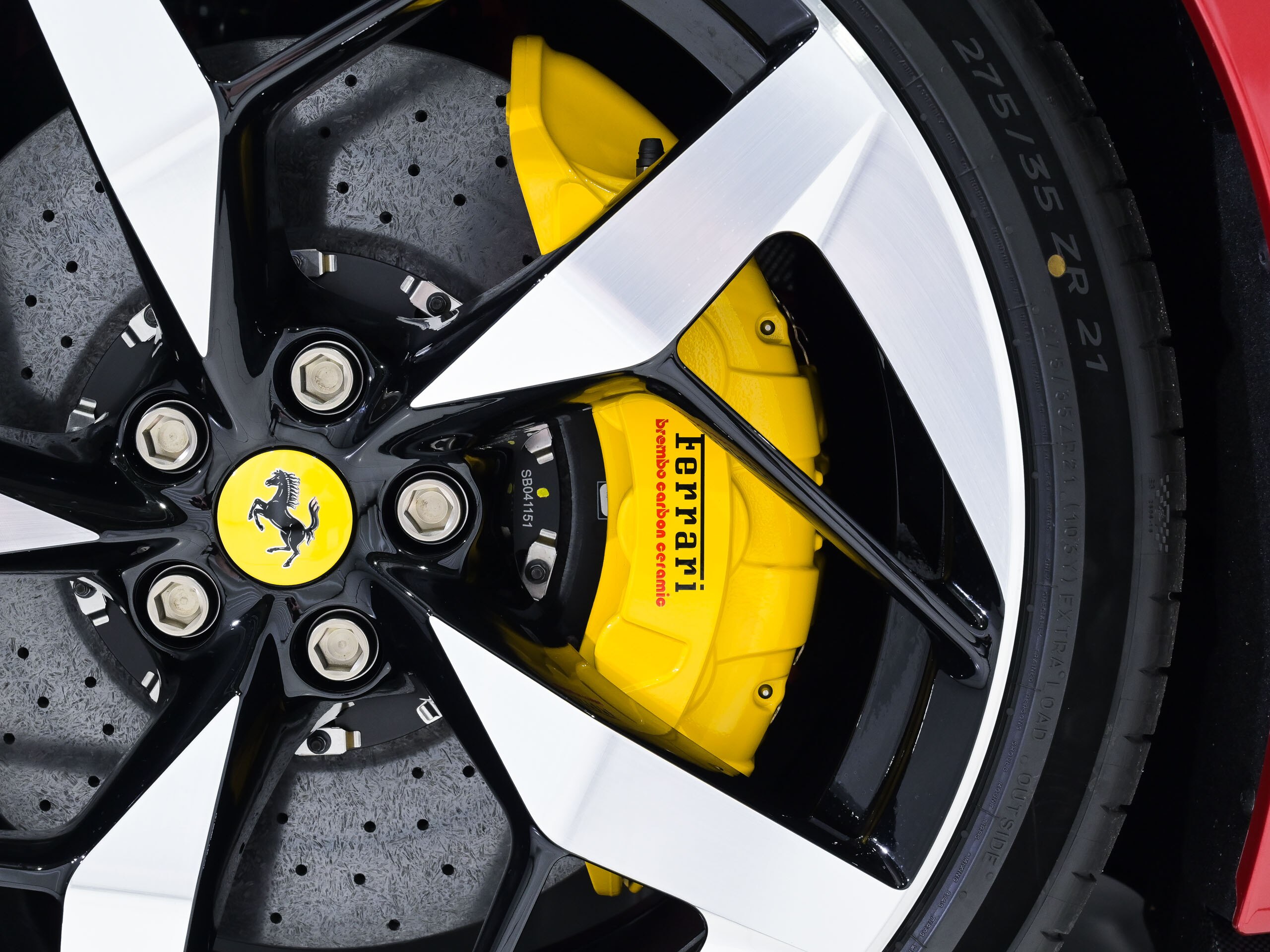 2025 Ferrari 12Cilindri — Photo 15 / 38