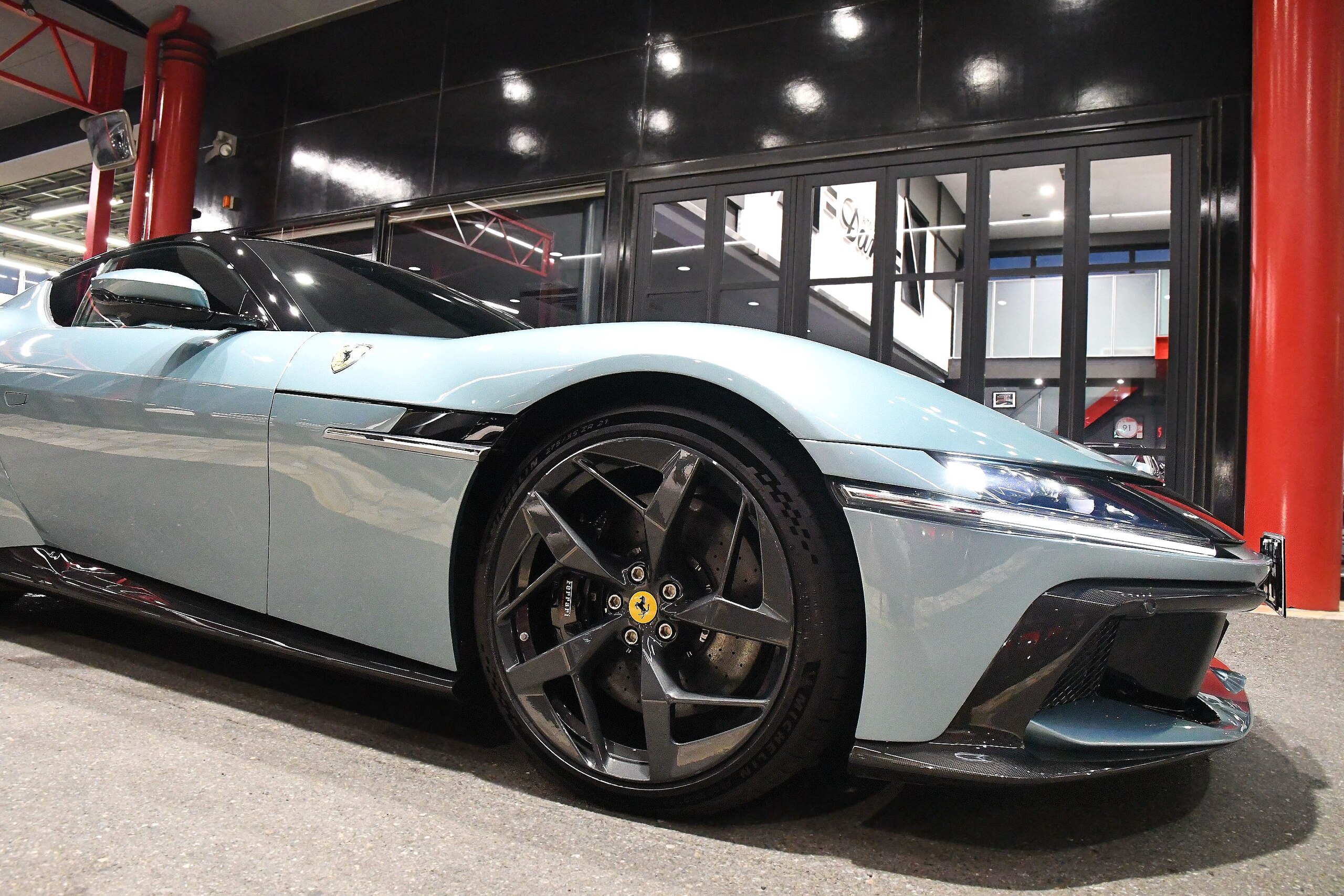 2025 Ferrari 12Cilindri — Photo 9 / 47