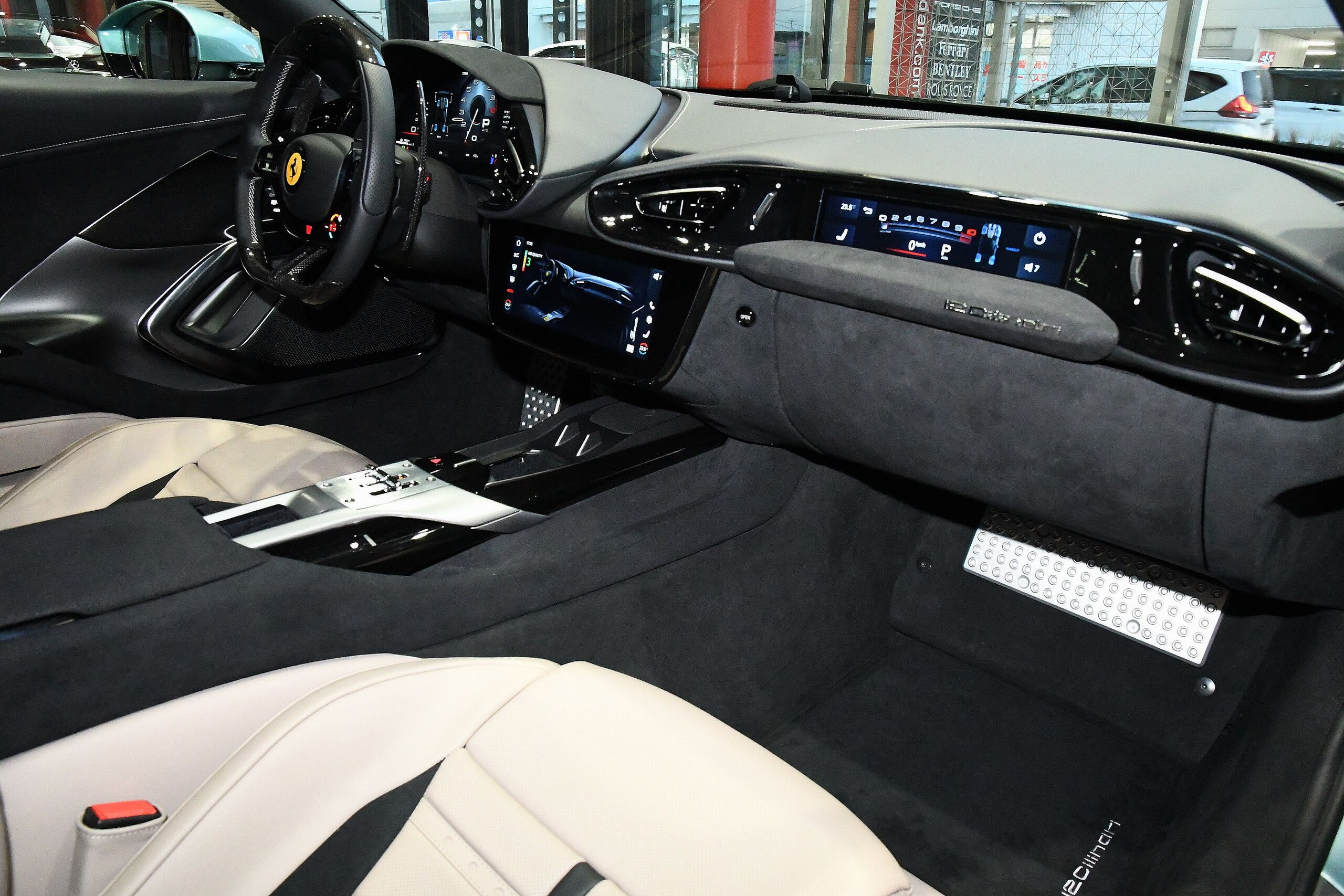 2025 Ferrari 12Cilindri — Photo 14 / 47