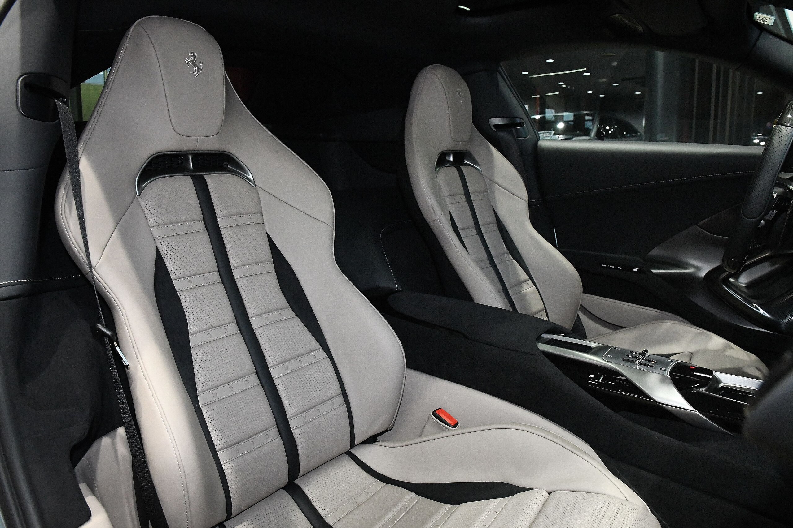 2025 Ferrari 12Cilindri — Photo 15 / 47