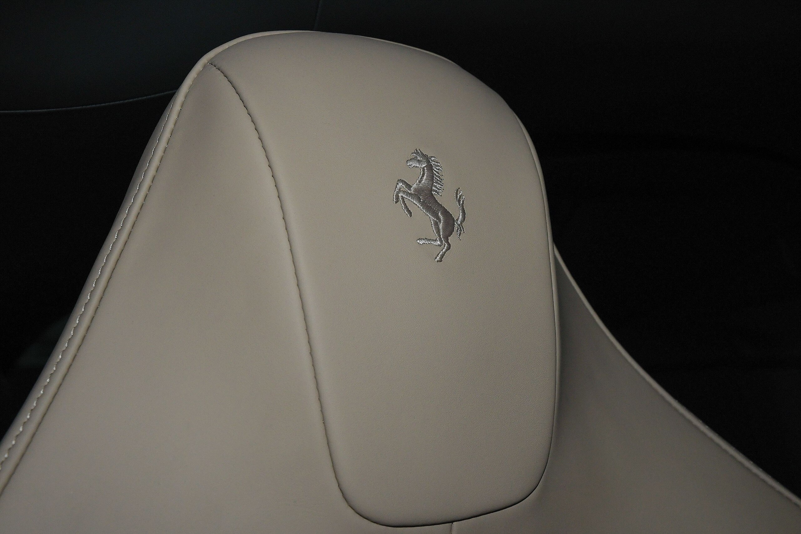 2025 Ferrari 12Cilindri — Photo 17 / 47
