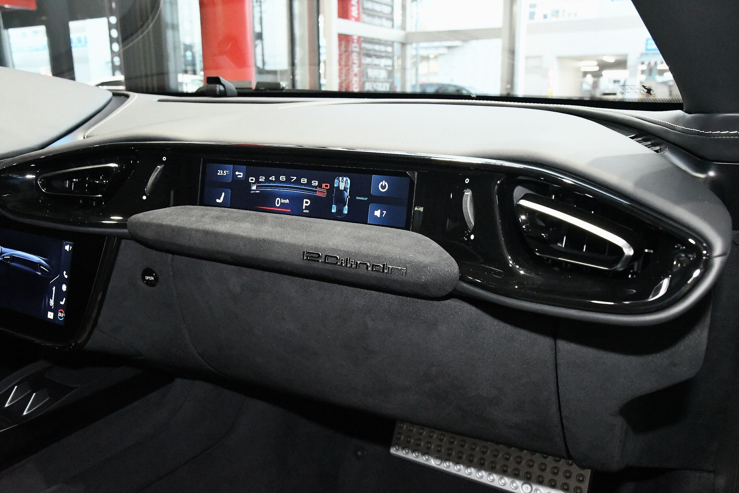 2025 Ferrari 12Cilindri — Photo 22 / 47