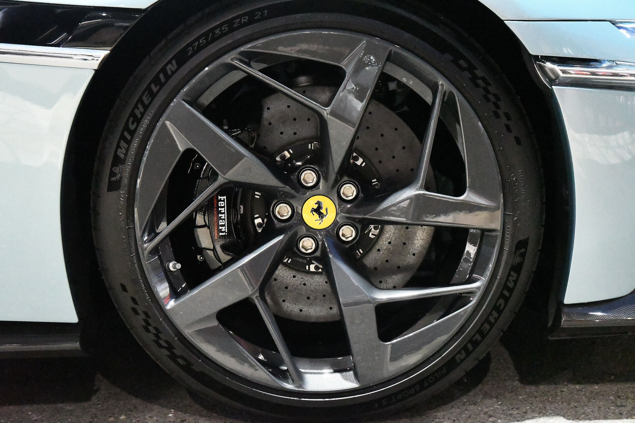 2025 Ferrari 12Cilindri — Photo 42 / 47