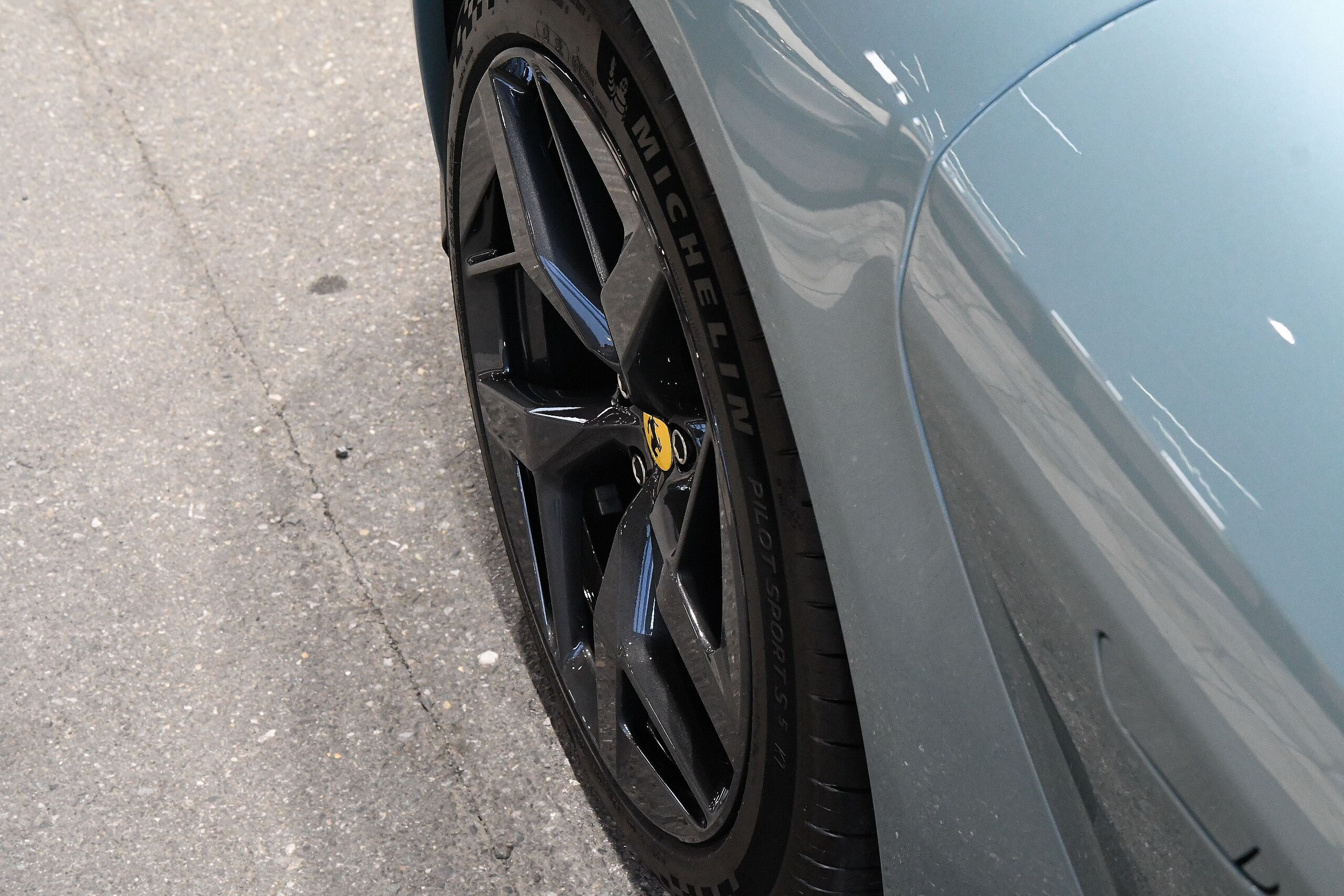 2025 Ferrari 12Cilindri — Photo 44 / 47