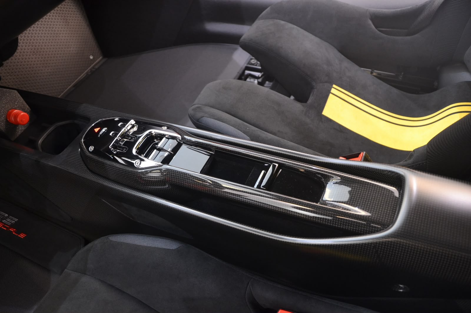 2025 Ferrari 296 Speciale Piloti — Photo 9 / 73