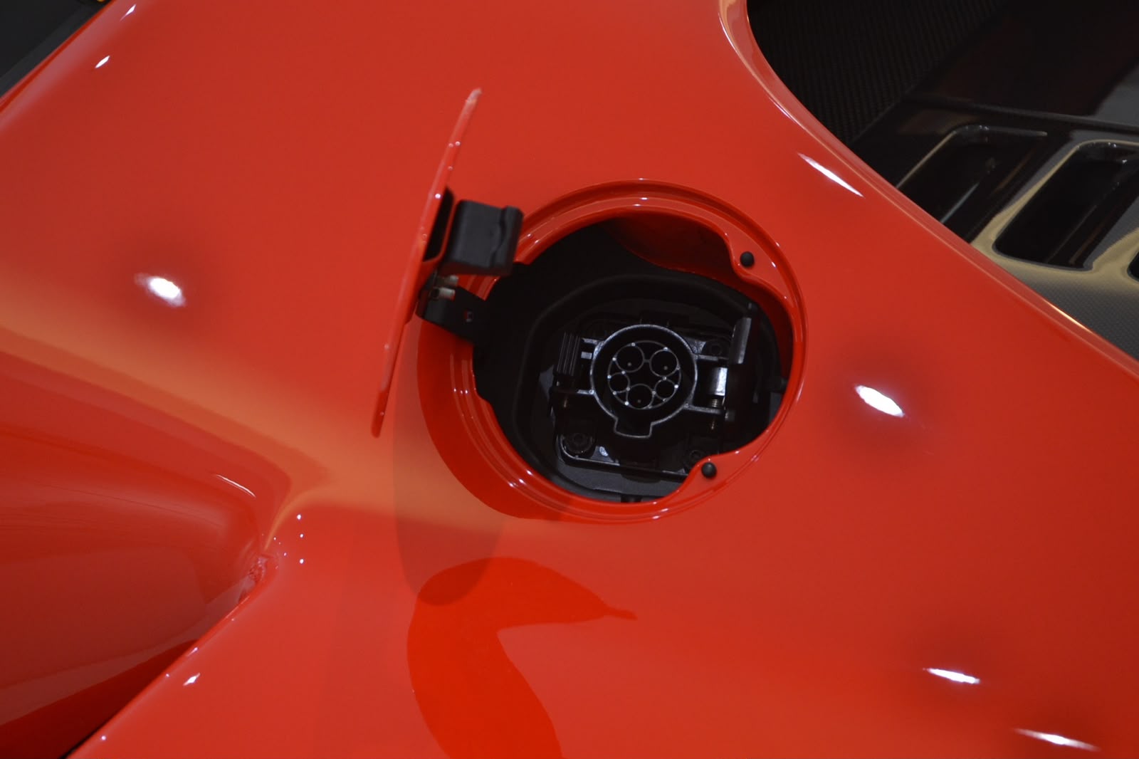 2025 Ferrari 296 Speciale Piloti — Photo 58 / 73