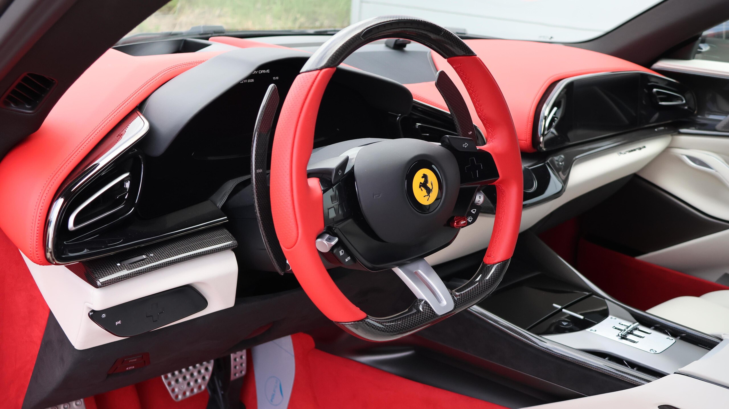 2025 Ferrari Purosangue — Photo 6 / 32