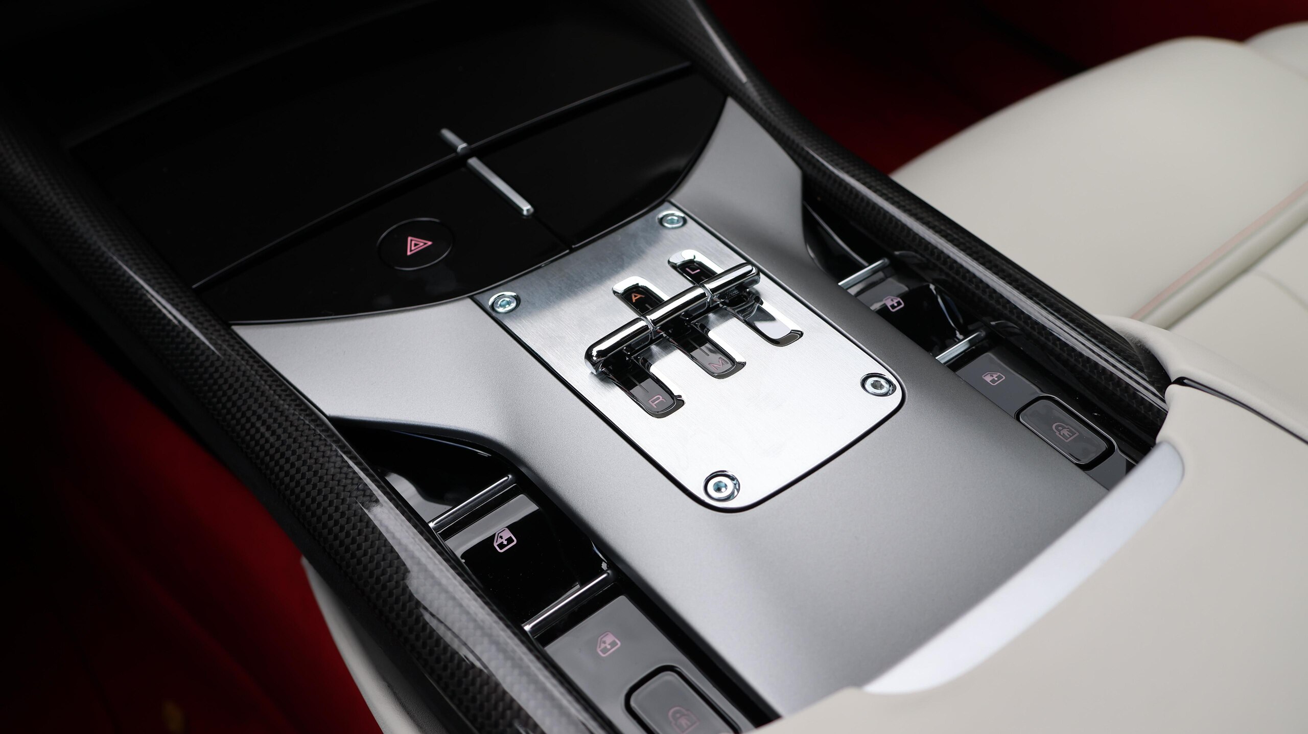 2025 Ferrari Purosangue — Photo 8 / 32