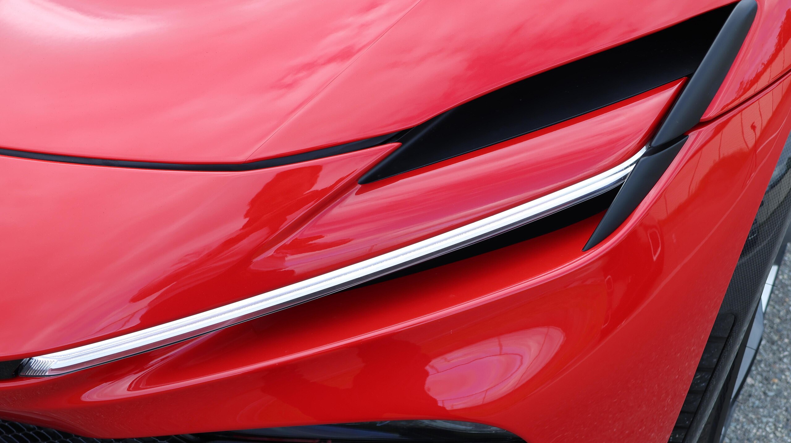 2025 Ferrari Purosangue — Photo 11 / 32