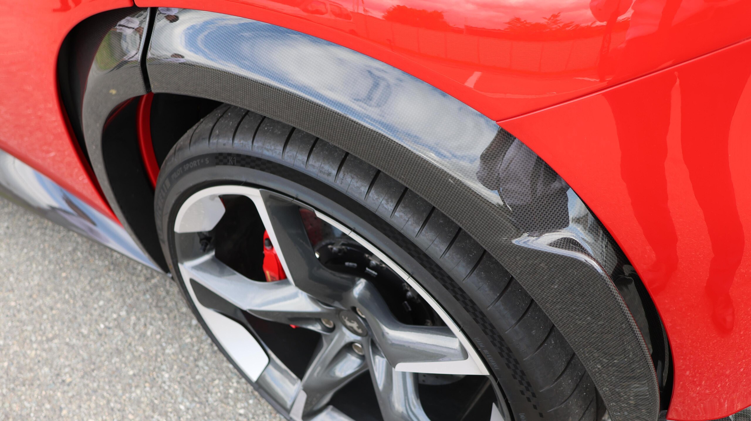 2025 Ferrari Purosangue — Photo 15 / 32