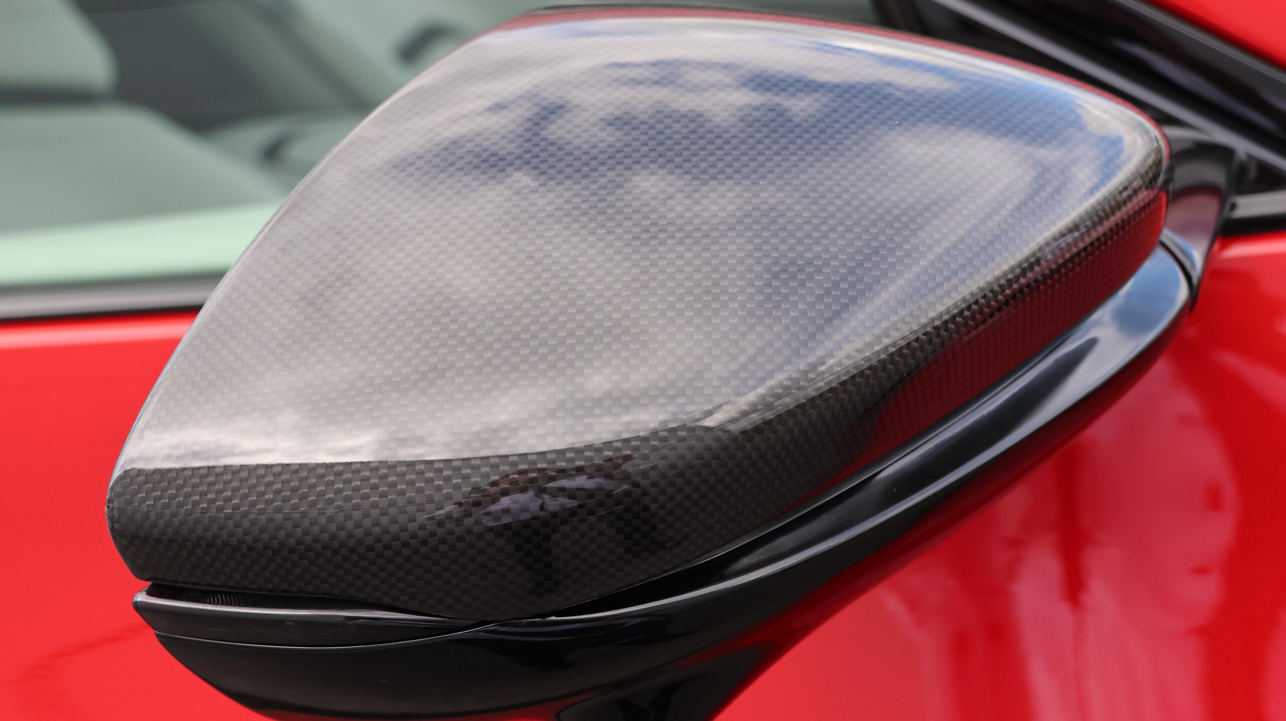 2025 Ferrari Purosangue — Photo 25 / 32