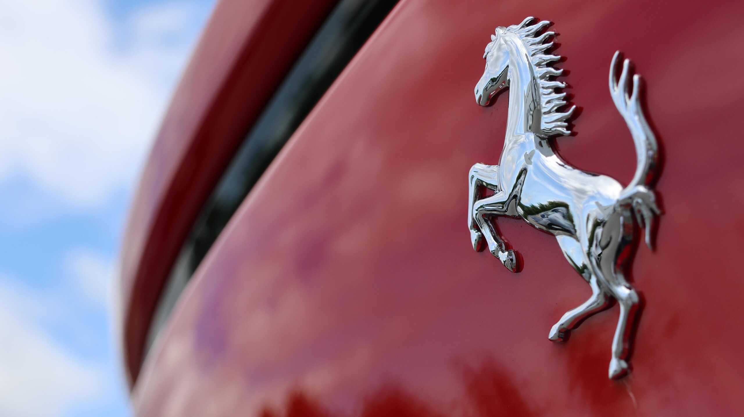2025 Ferrari Purosangue — Photo 28 / 32