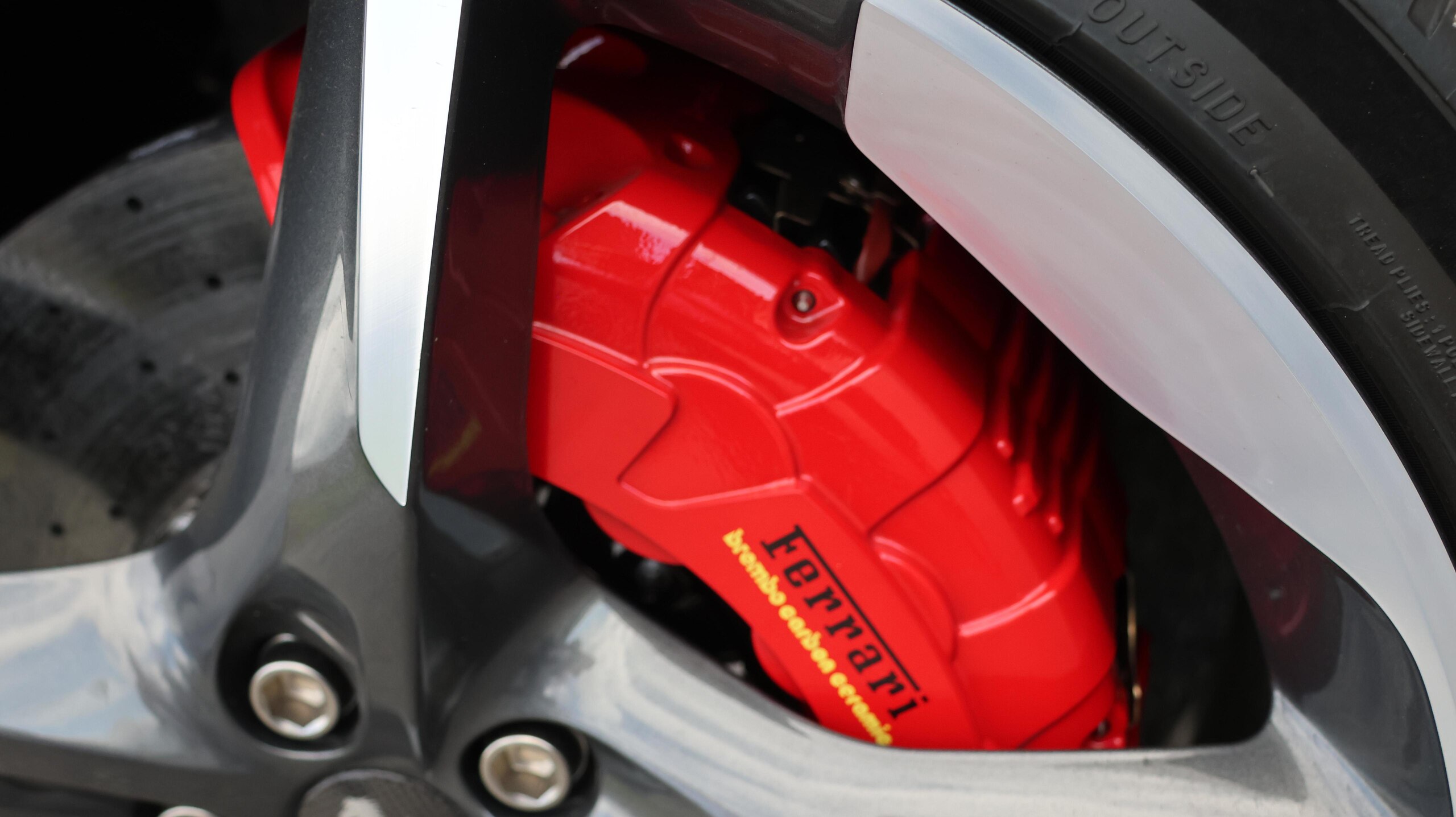 2025 Ferrari Purosangue — Photo 32 / 32