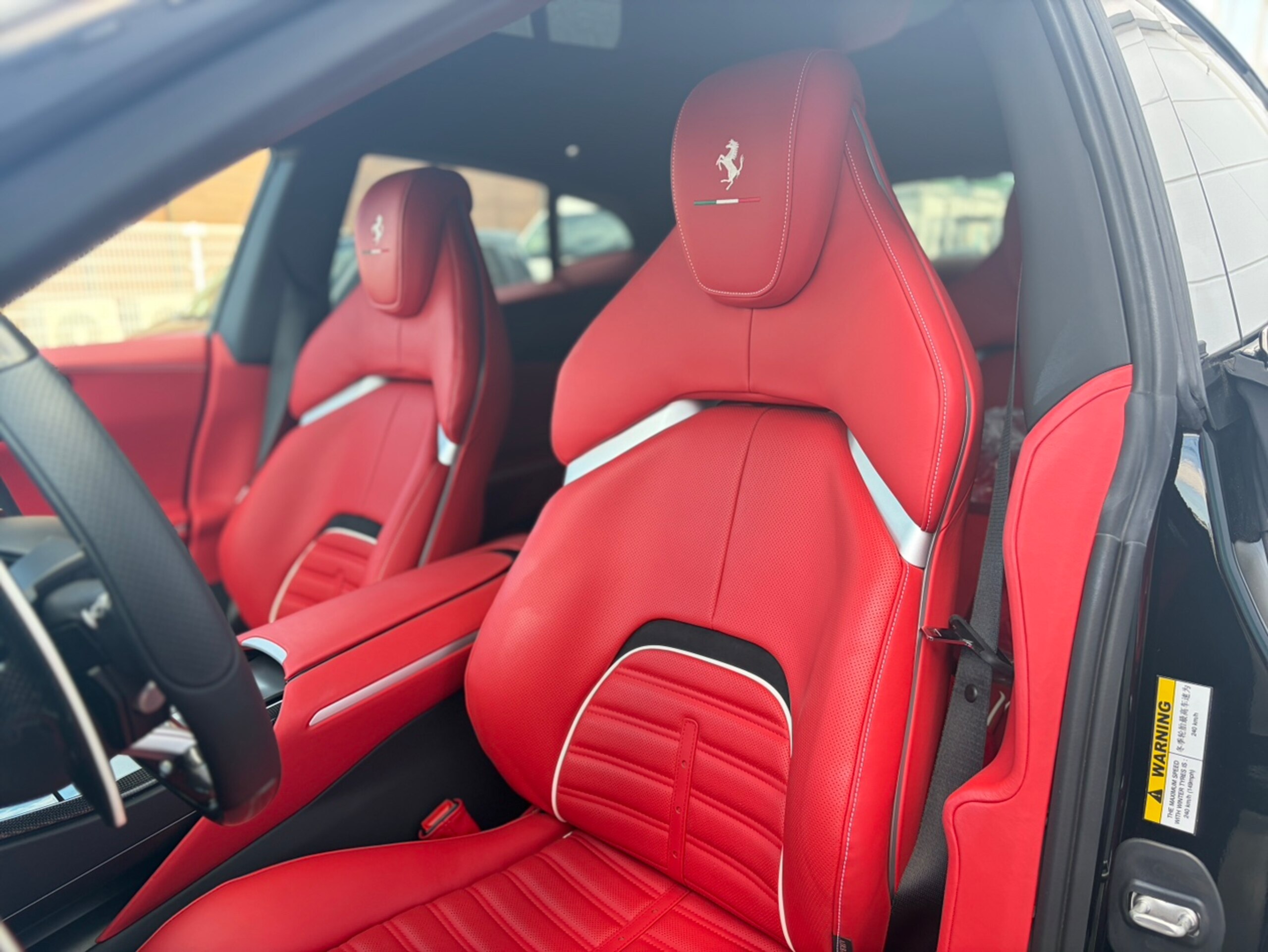 2025 Ferrari Purosangue — Photo 9 / 36