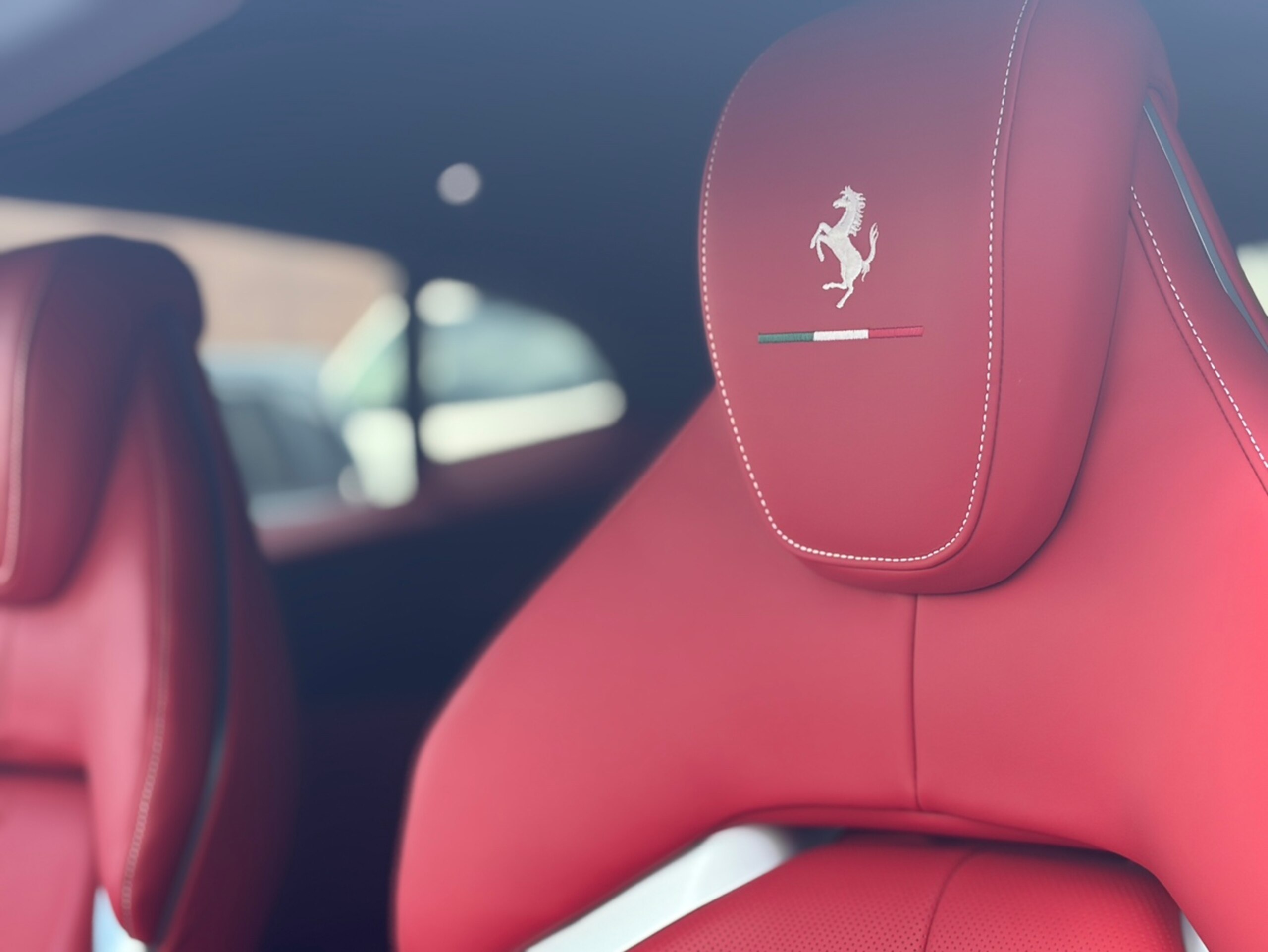 2025 Ferrari Purosangue — Photo 10 / 36
