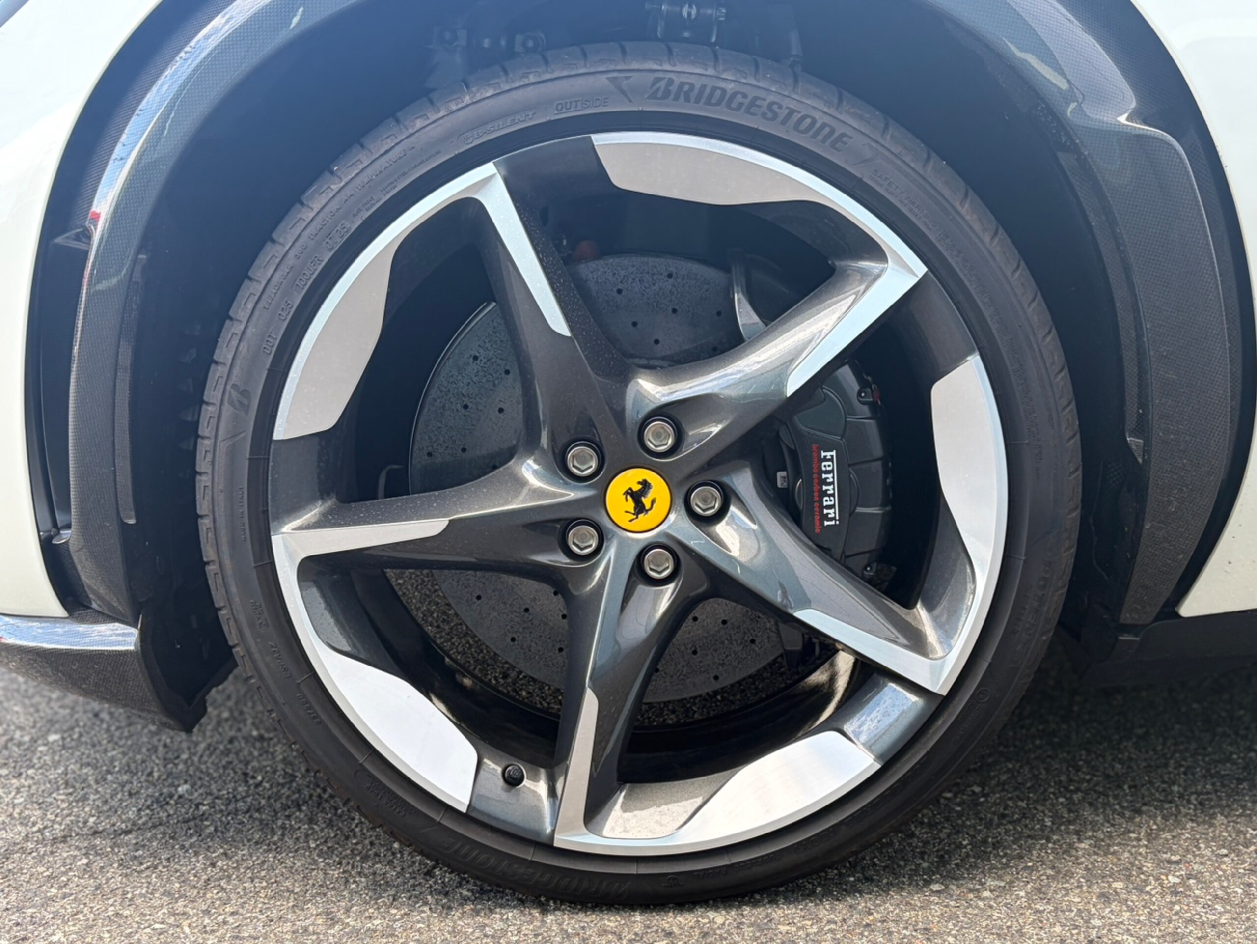 2025 Ferrari Purosangue — Photo 12 / 36