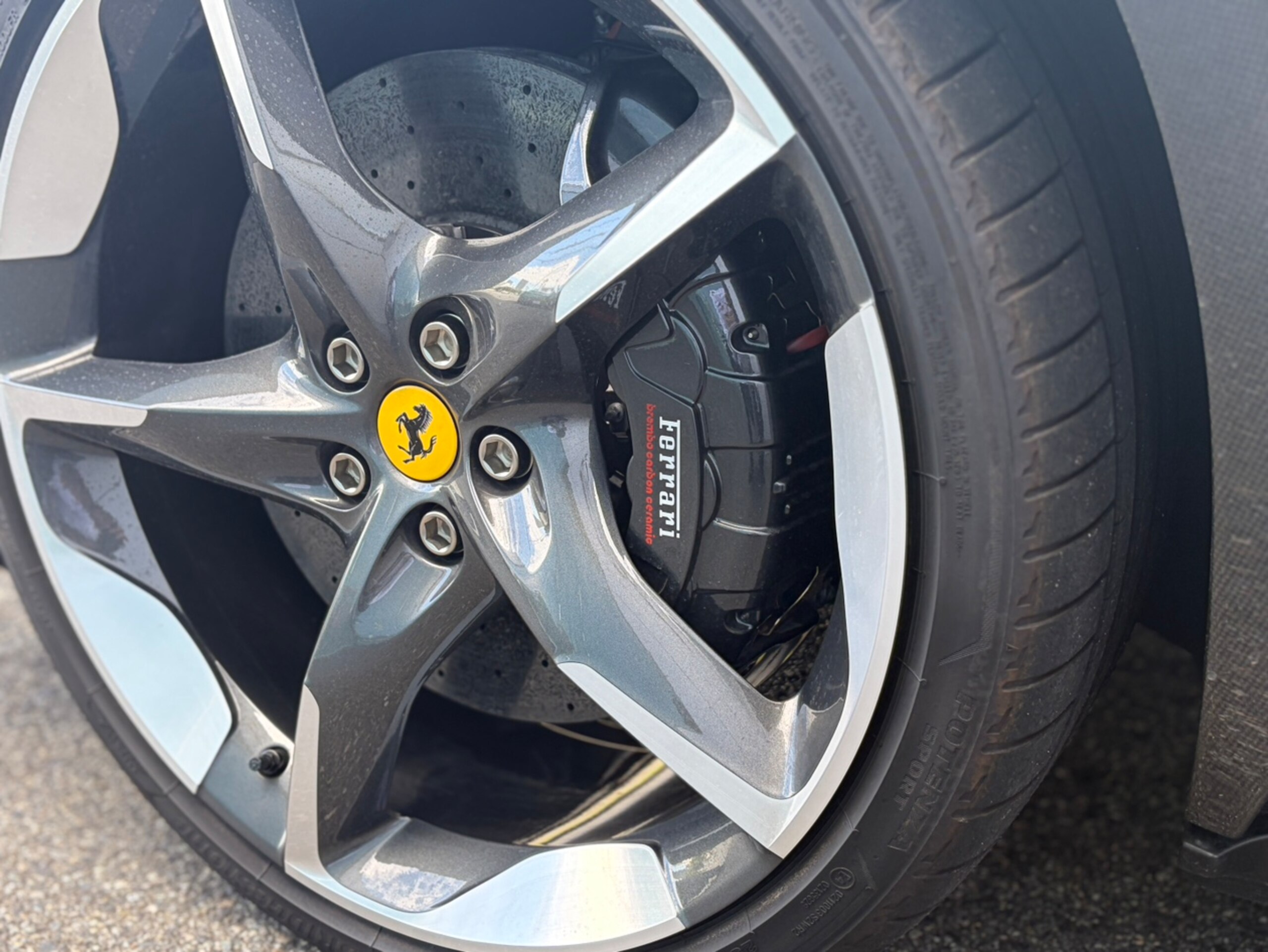2025 Ferrari Purosangue — Photo 13 / 36
