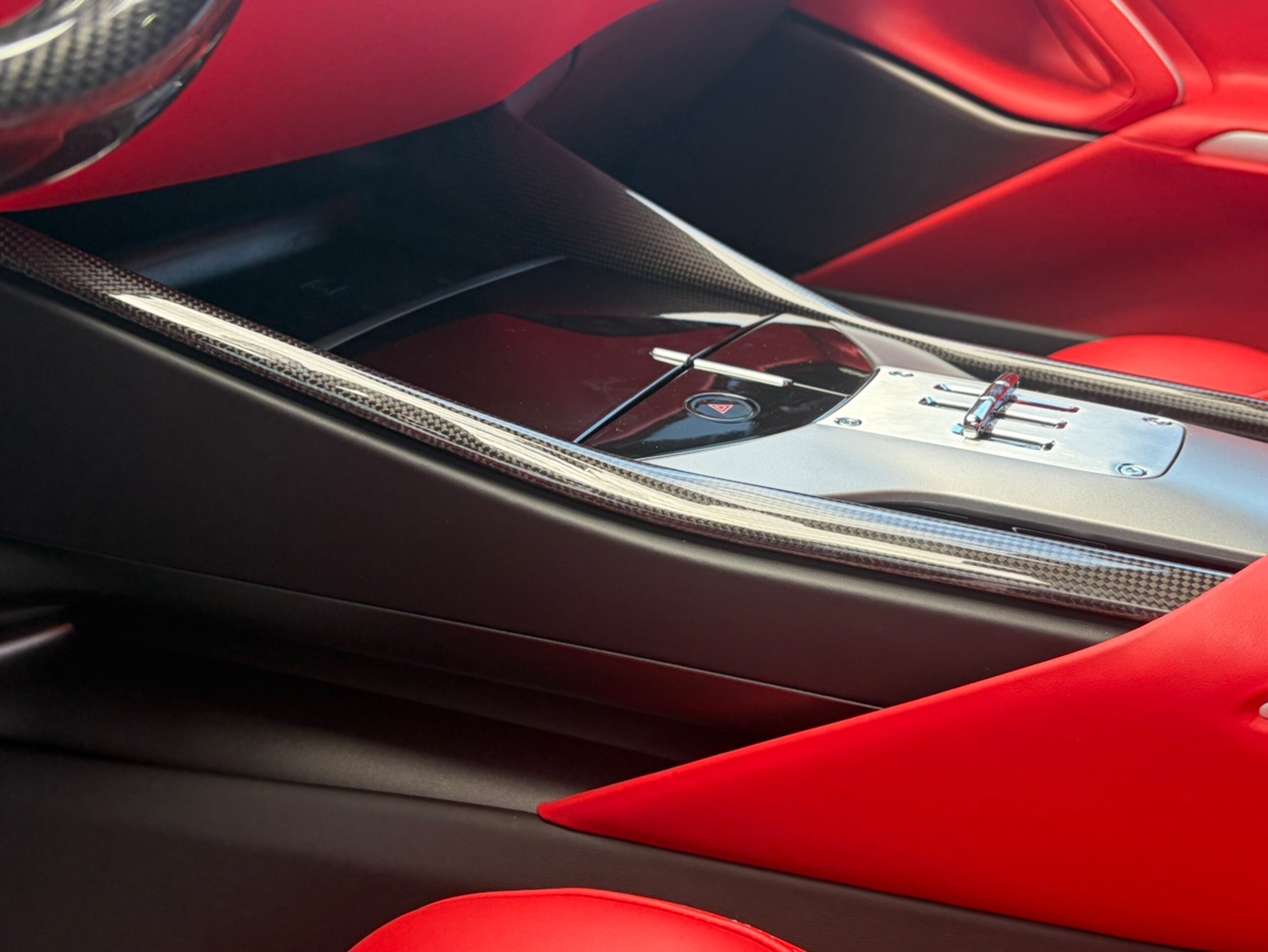 2025 Ferrari Purosangue — Photo 25 / 36
