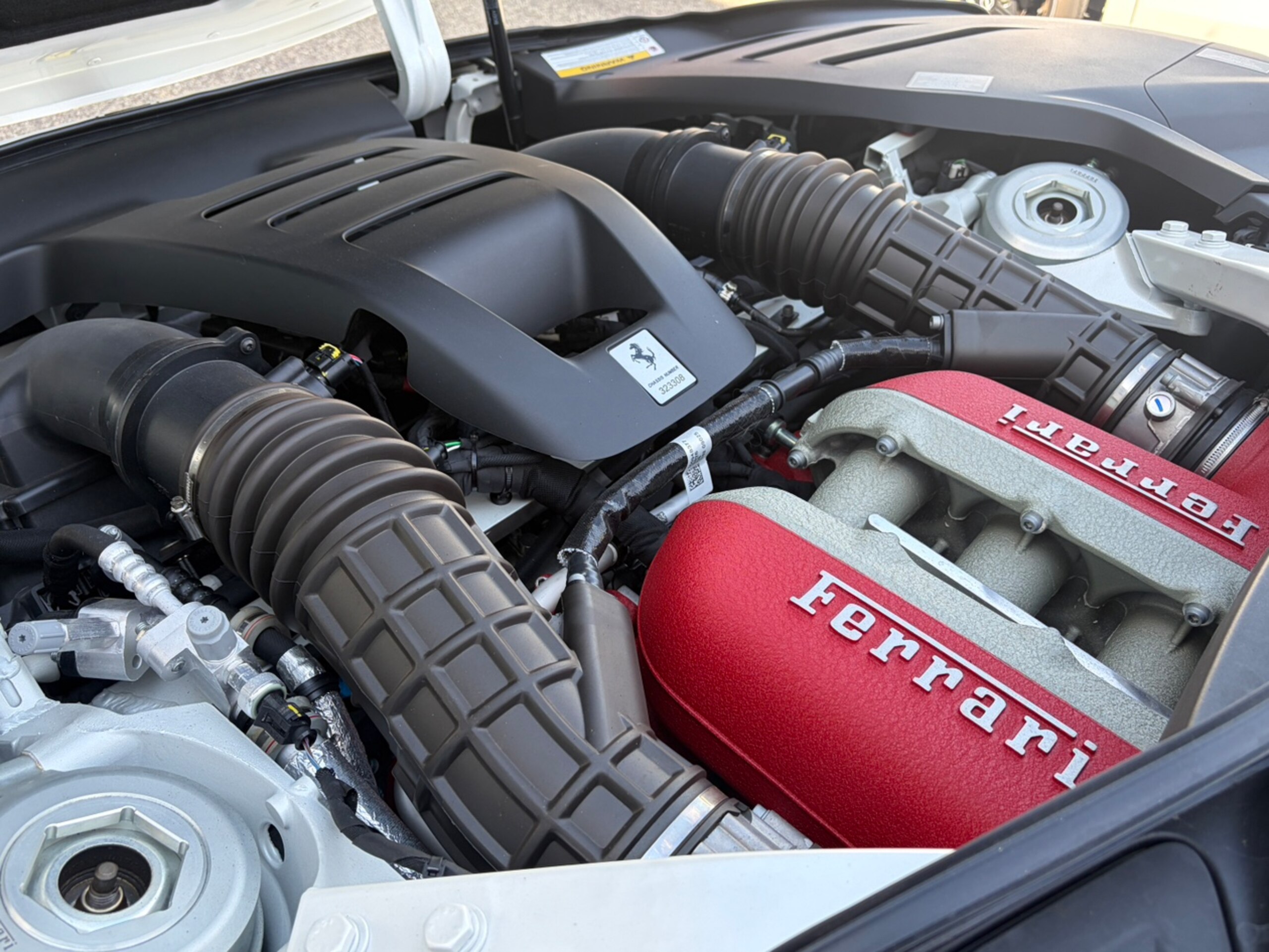 2025 Ferrari Purosangue — Photo 35 / 36