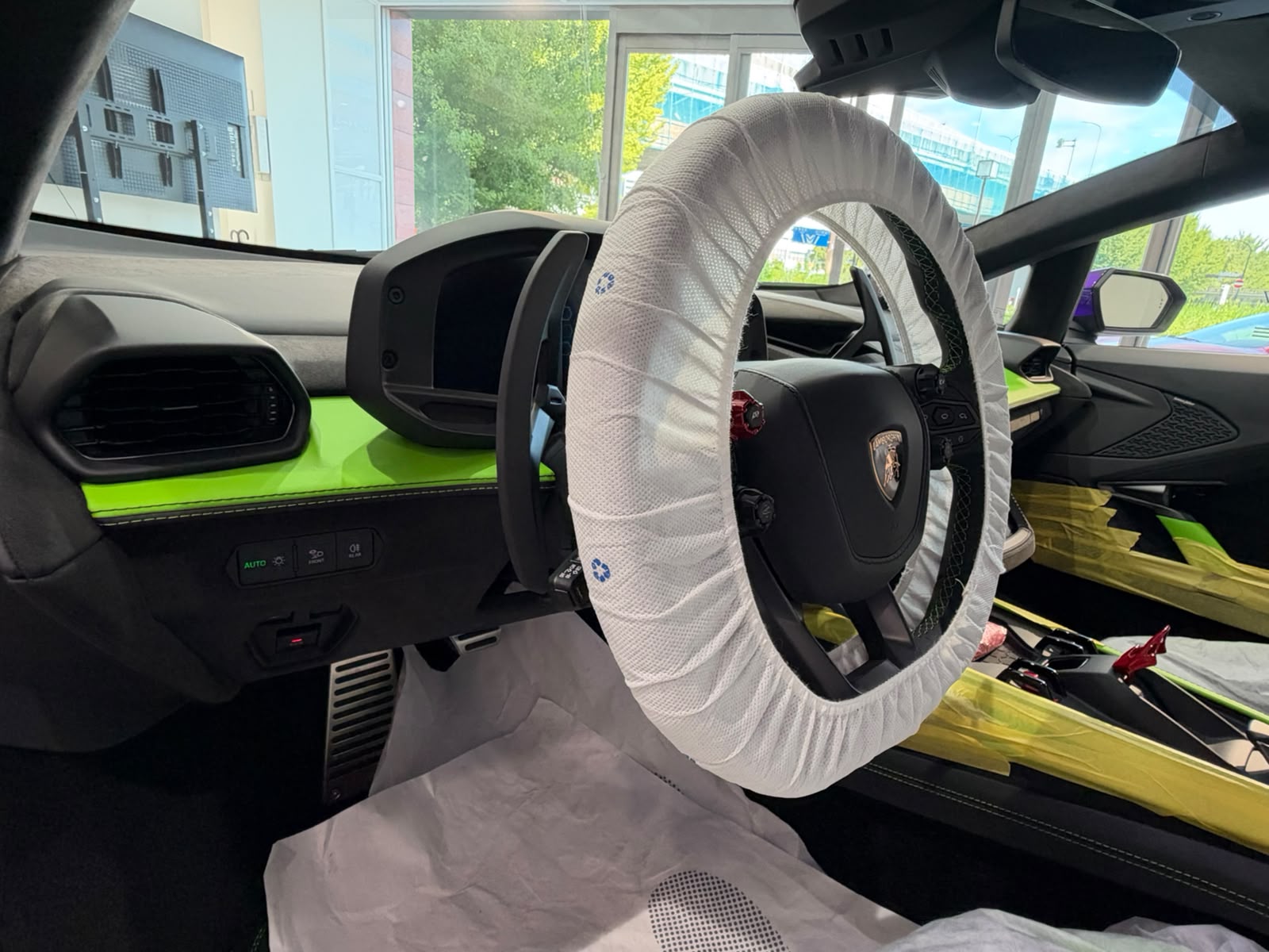 2025 Lamborghini Temerario — Photo 6 / 8