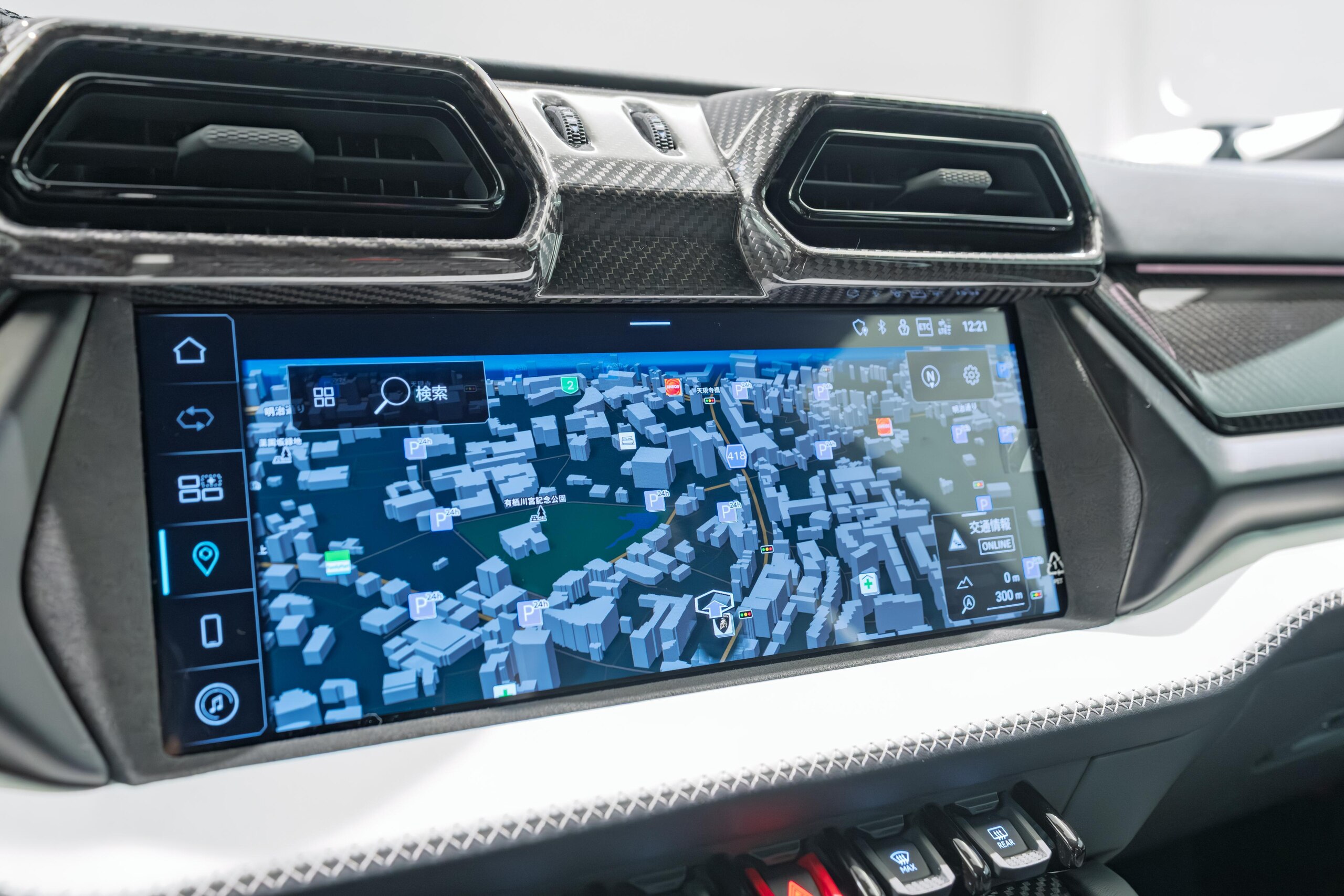 2025 Lamborghini Urus SE — Photo 22 / 31