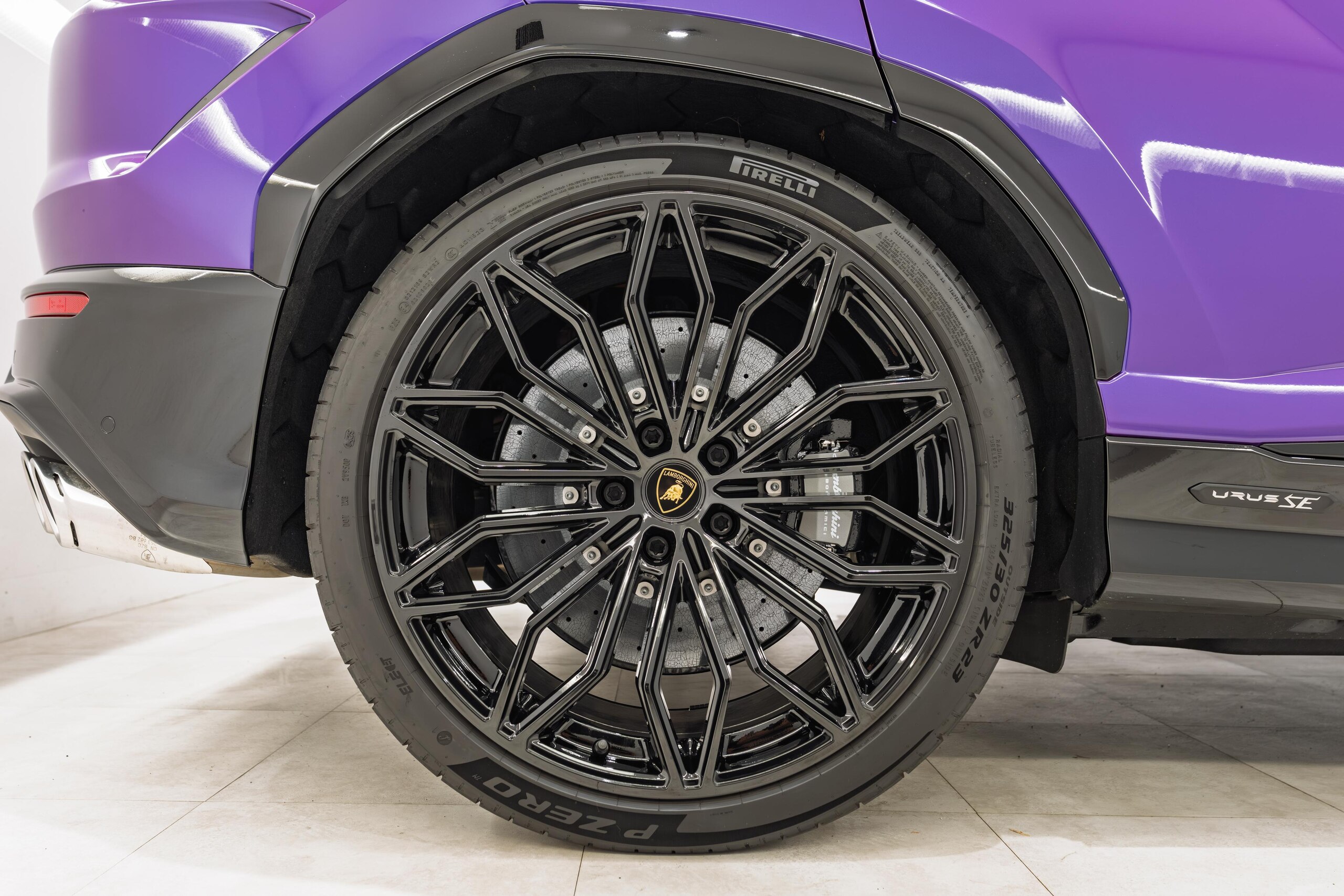 2025 Lamborghini Urus SE — Photo 26 / 31