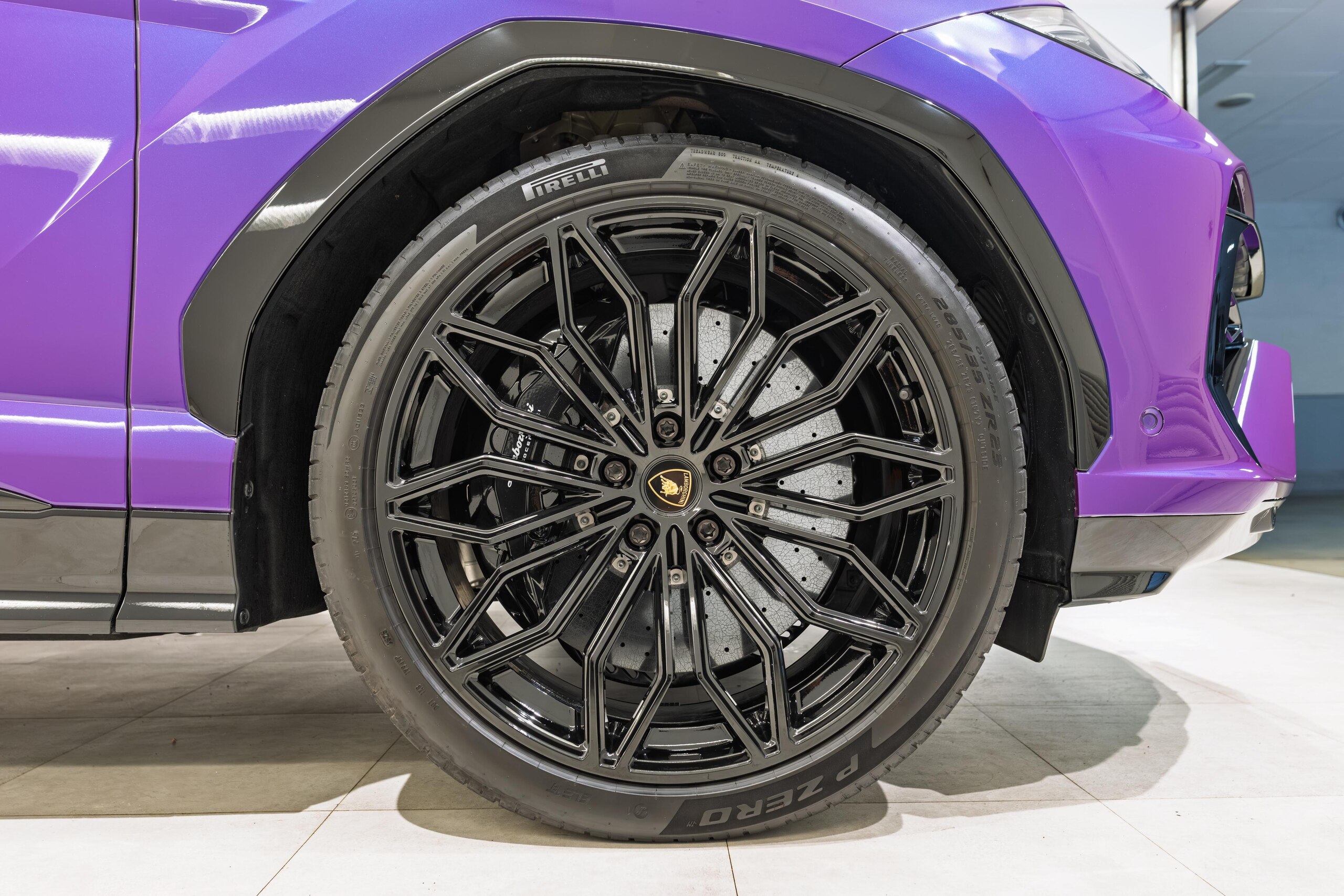 2025 Lamborghini Urus SE — Photo 27 / 31