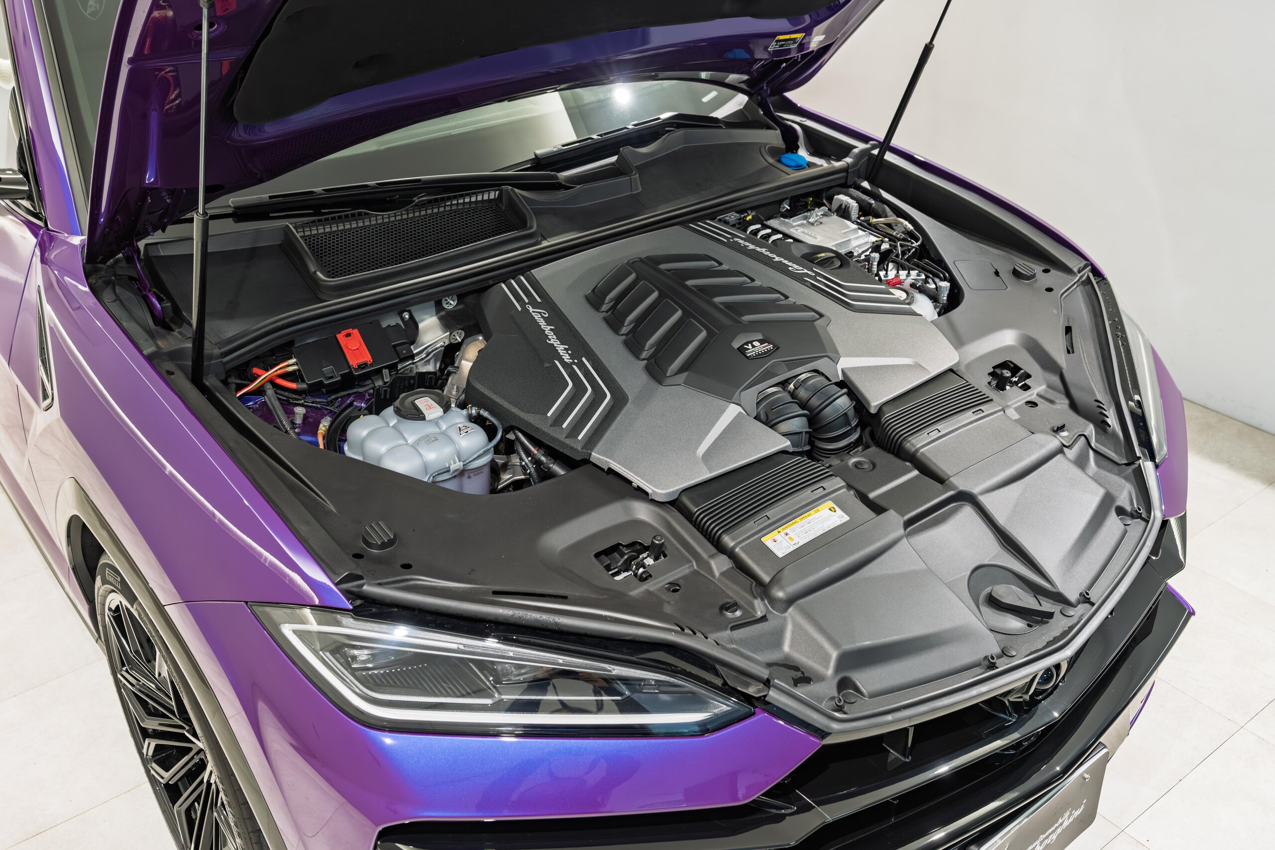 2025 Lamborghini Urus SE — Photo 29 / 31