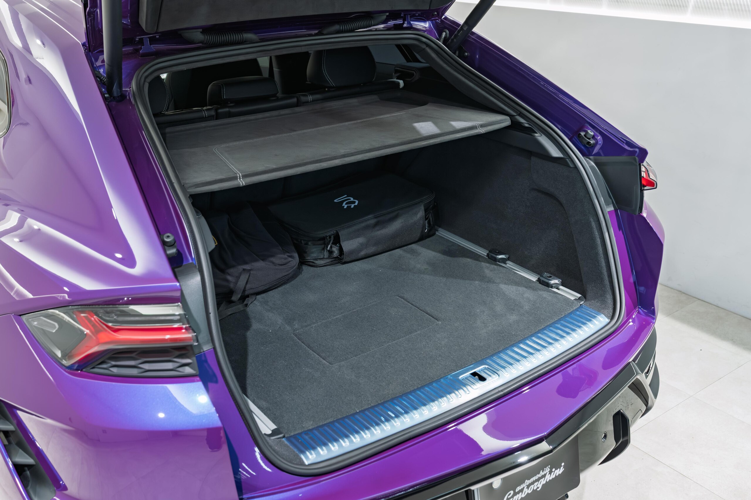 2025 Lamborghini Urus SE — Photo 31 / 31