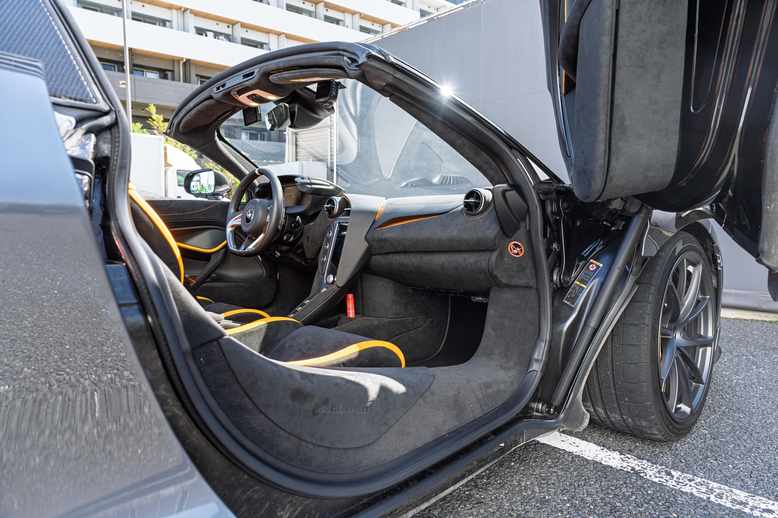 2025 McLaren 750S Spider — Photo 10 / 40