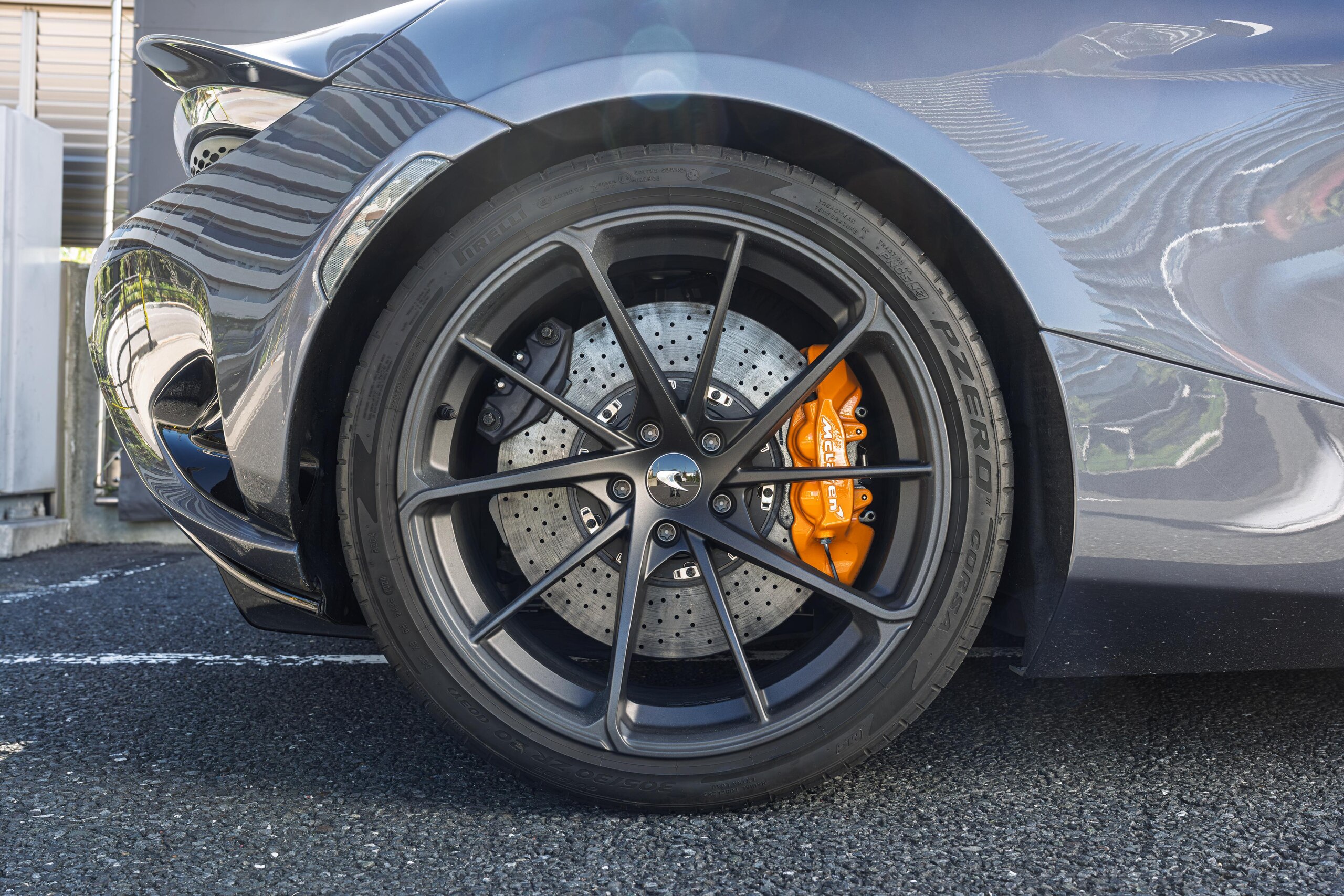 2025 McLaren 750S Spider — Photo 18 / 40