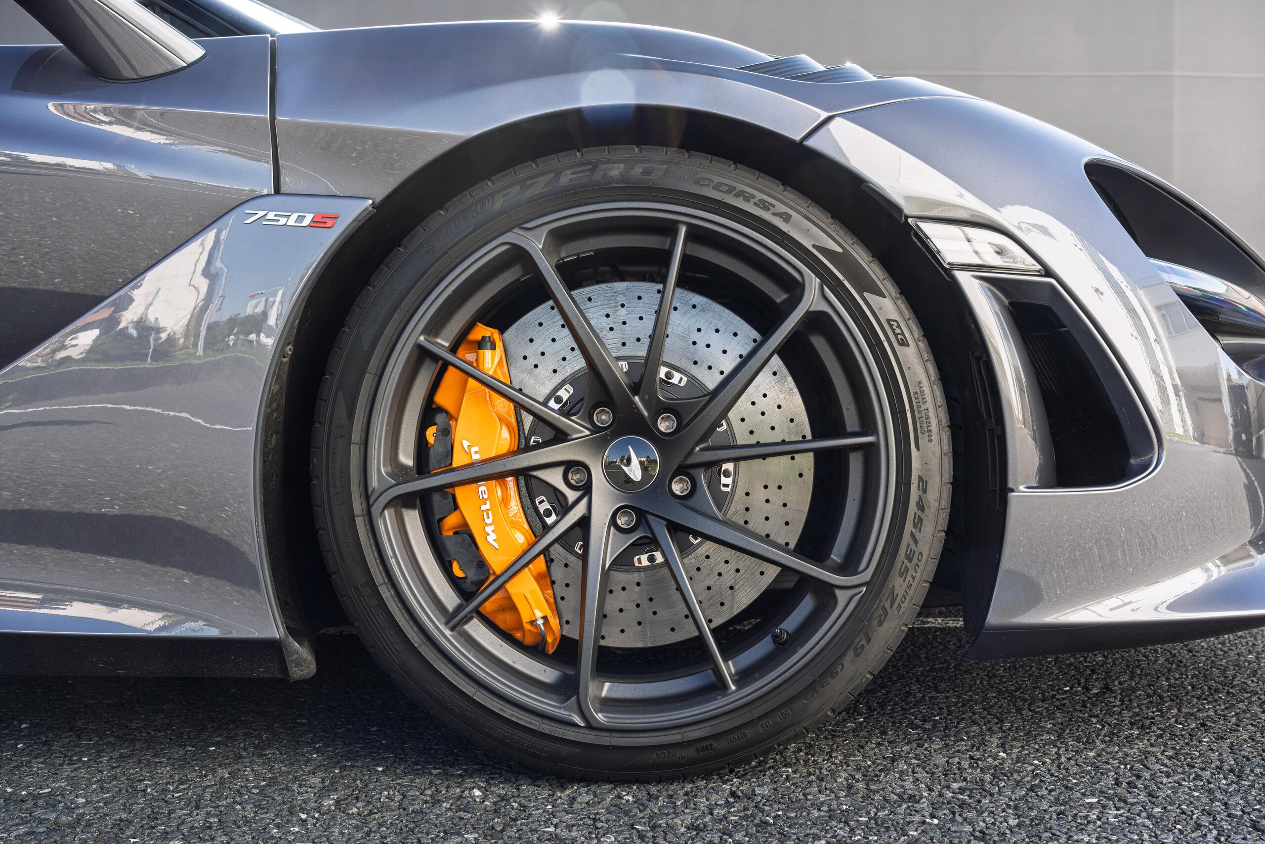 2025 McLaren 750S Spider — Photo 19 / 40
