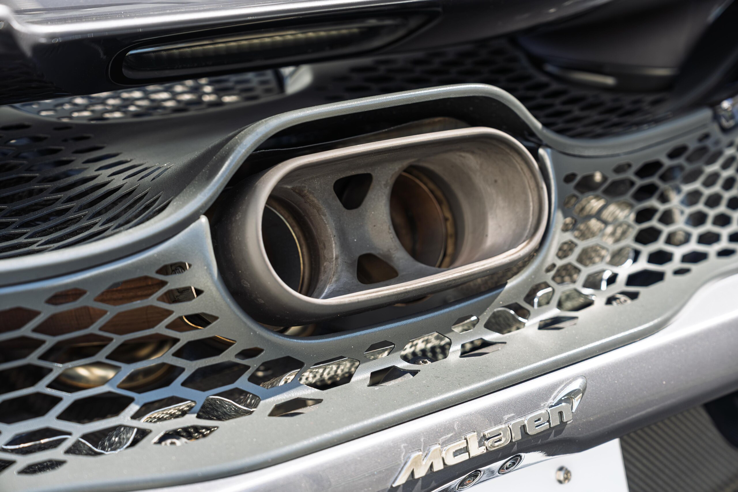 2025 McLaren 750S Spider — Photo 29 / 40