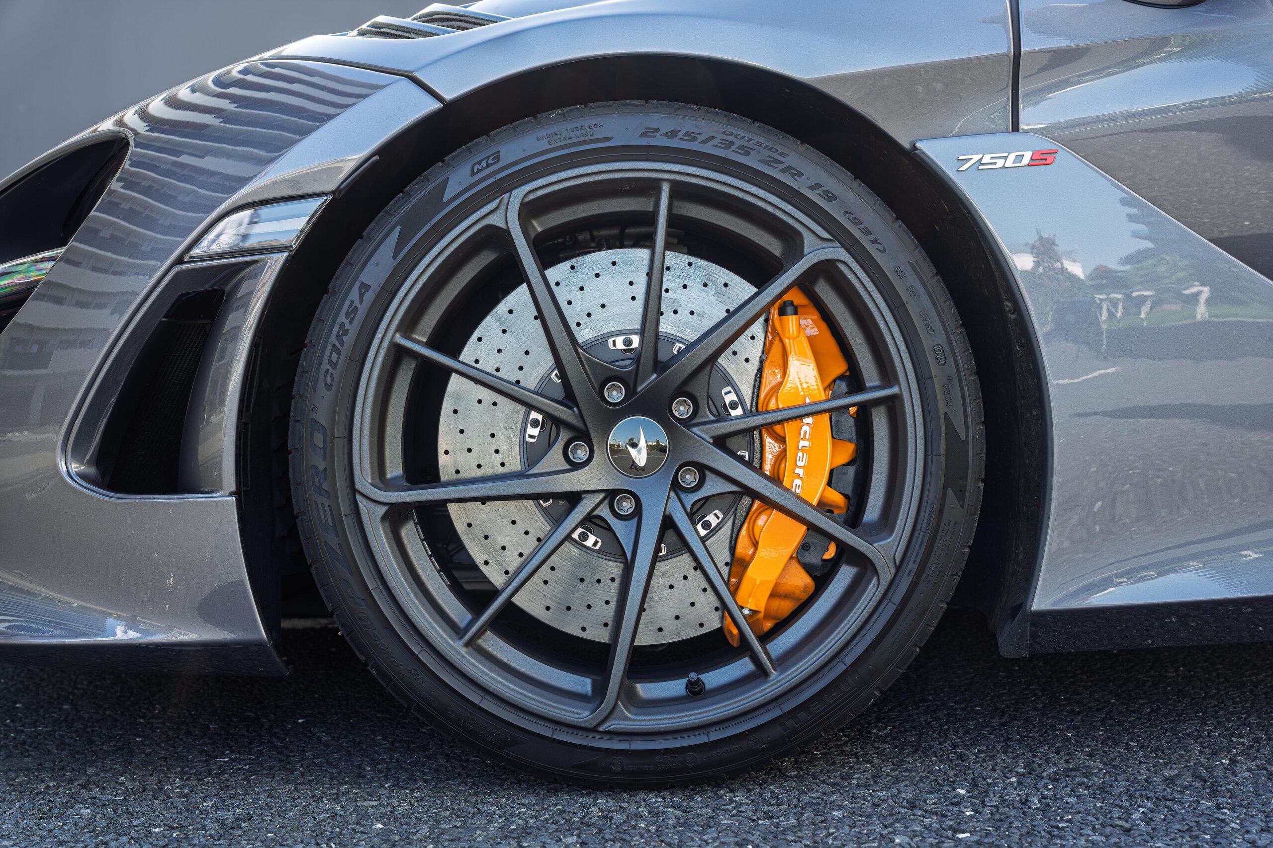 2025 McLaren 750S Spider — Photo 30 / 40