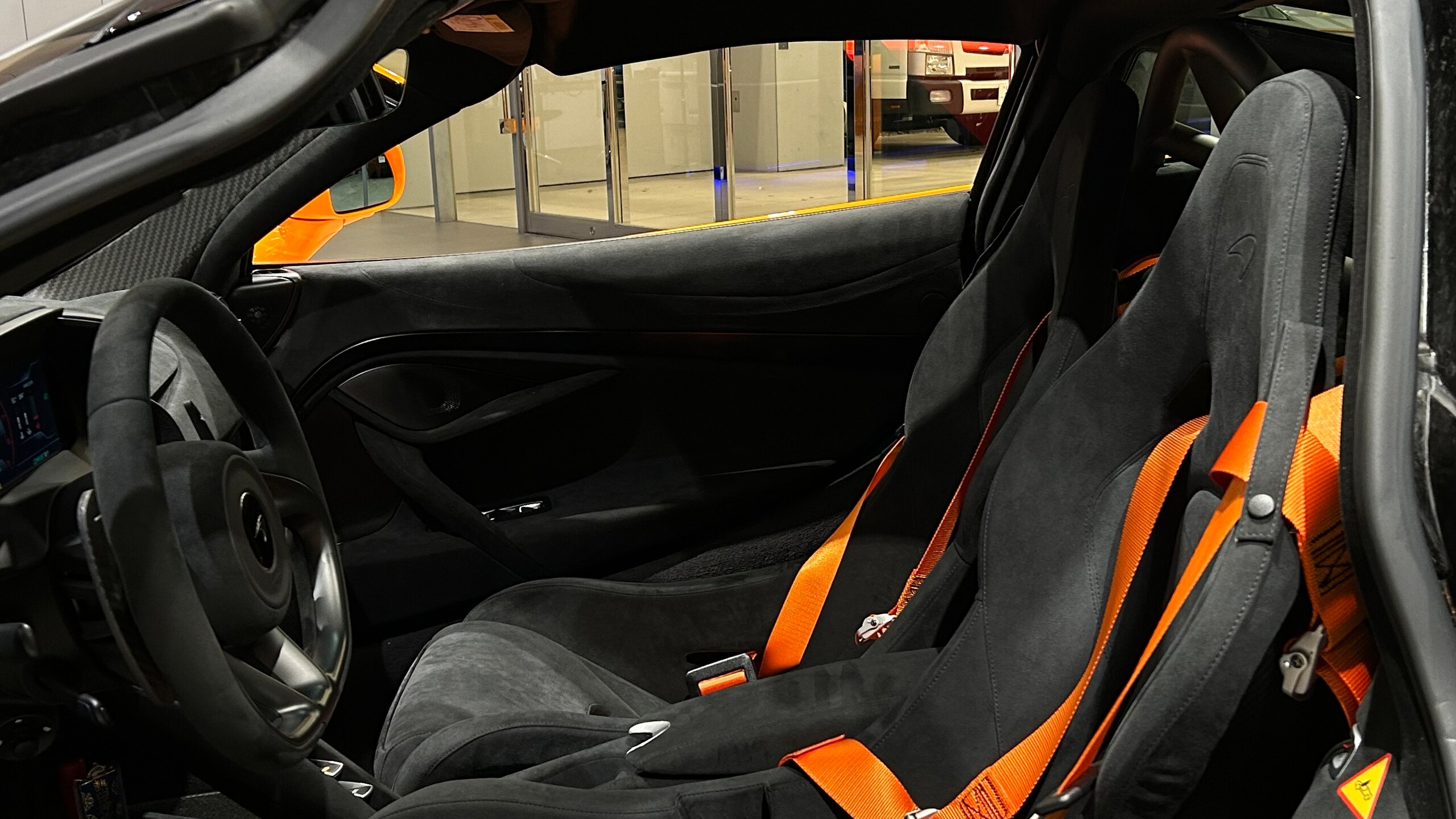 2025 McLaren 750S — Photo 7 / 14