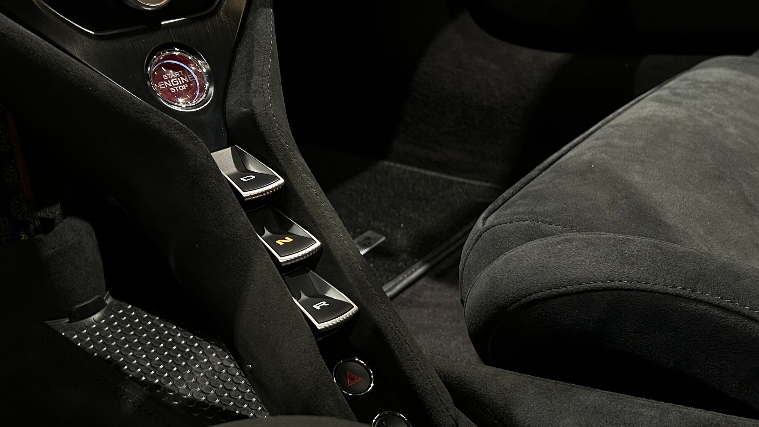 2025 McLaren 750S — Photo 10 / 14