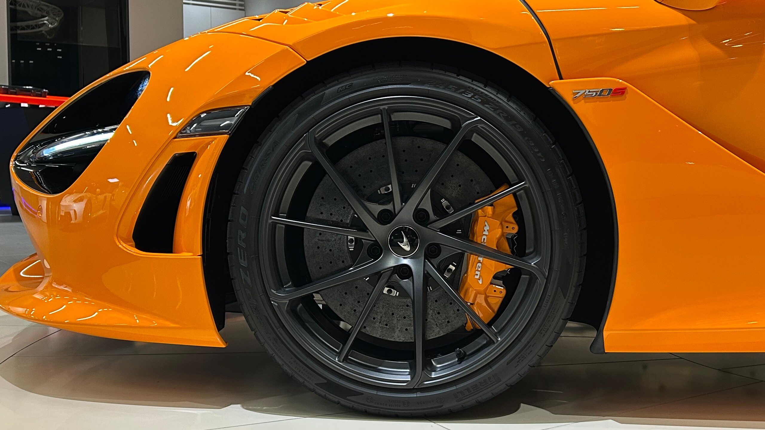 2025 McLaren 750S — Photo 12 / 14